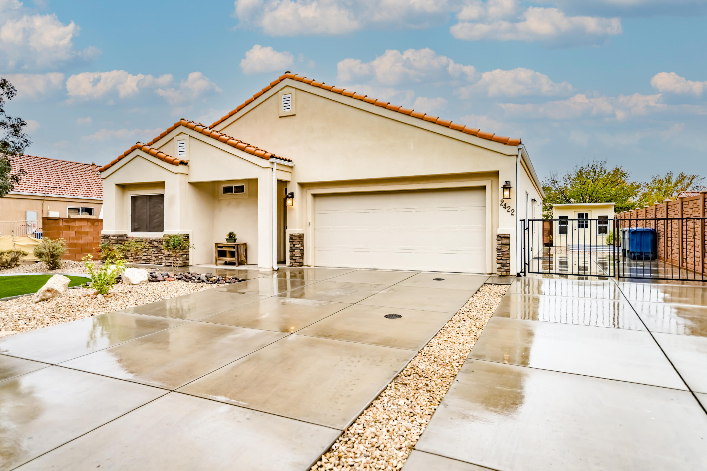 SHADOW CANYON - Residential