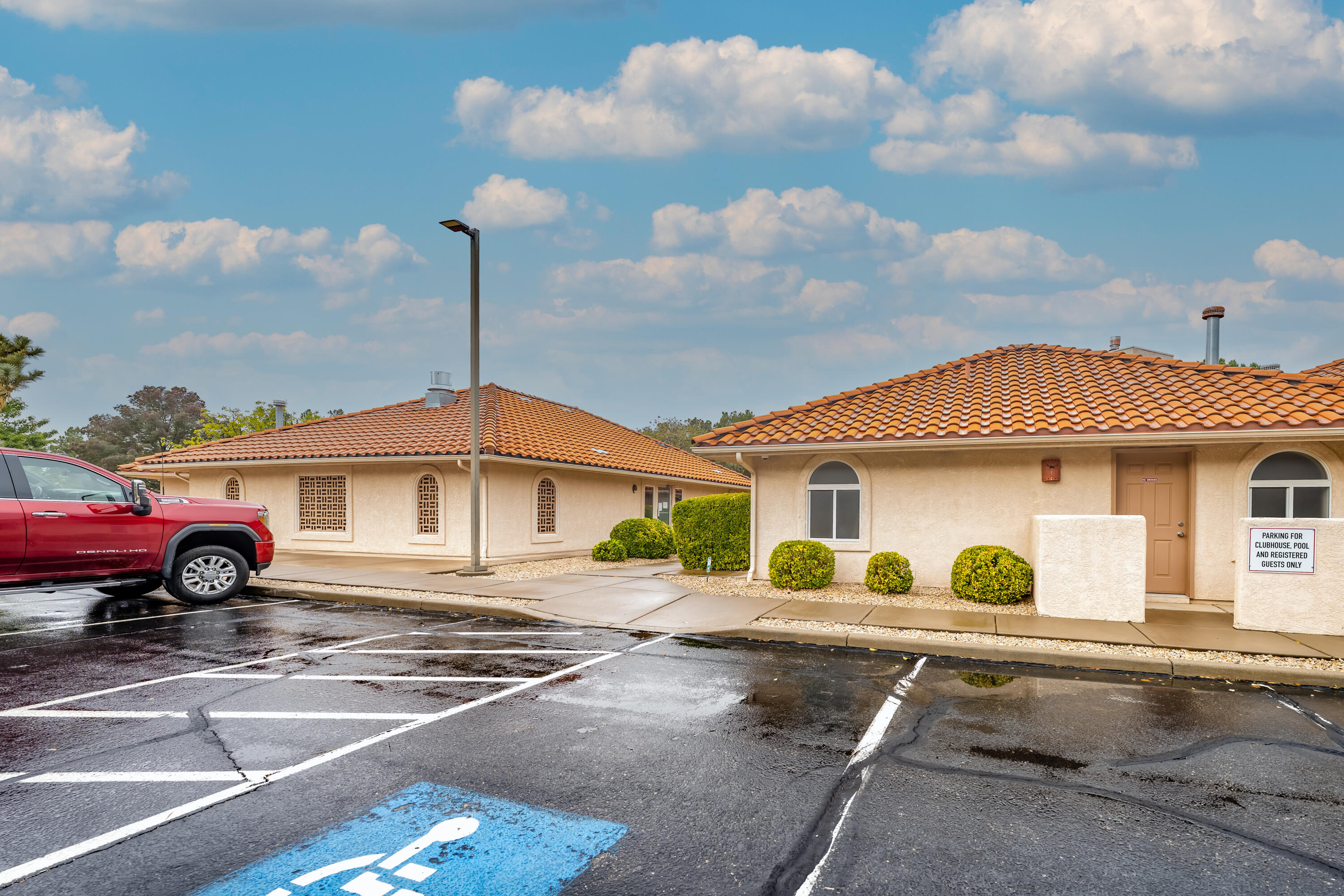 SHADOW CANYON - Residential