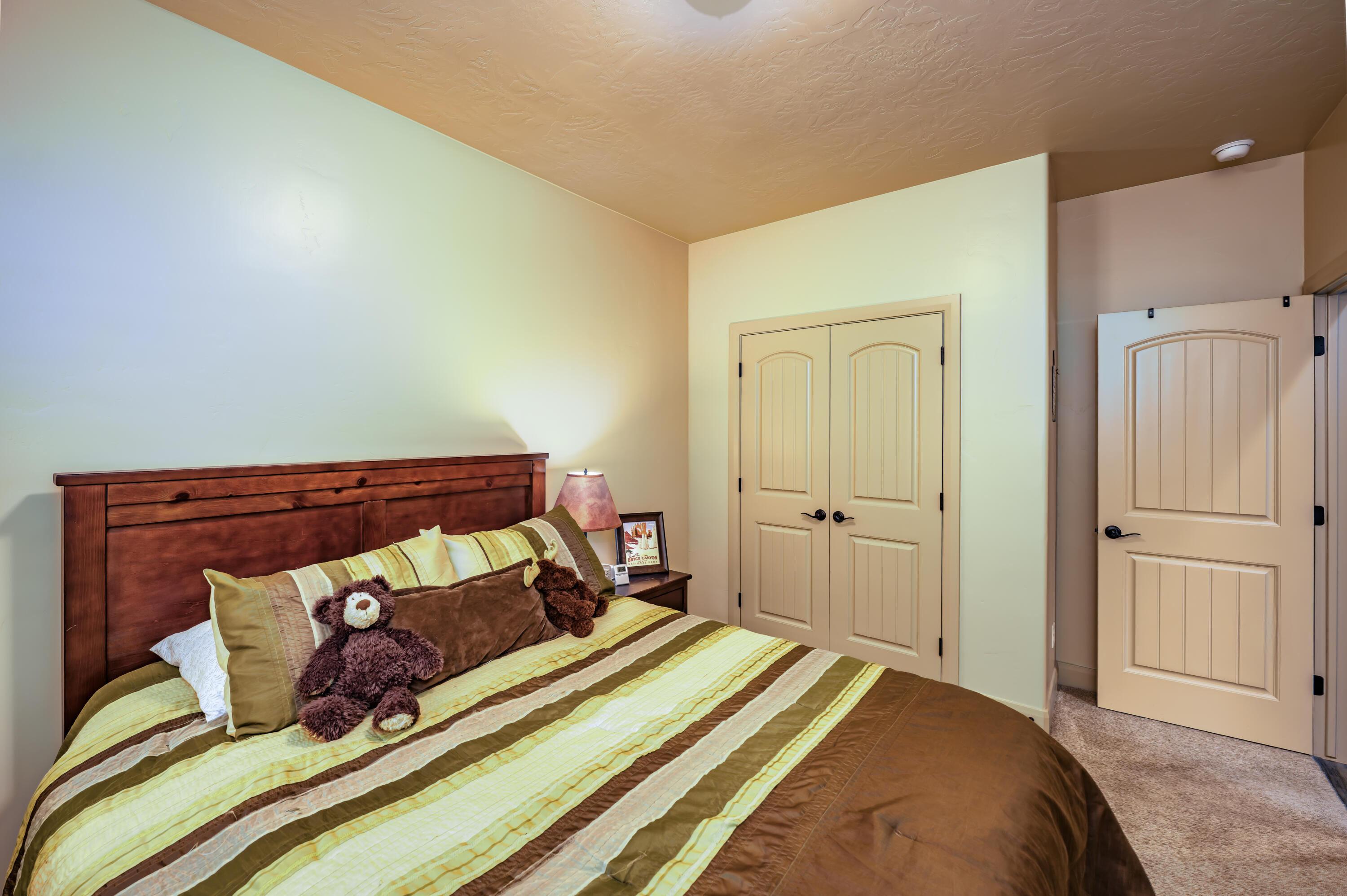 SHADOW CANYON - Residential