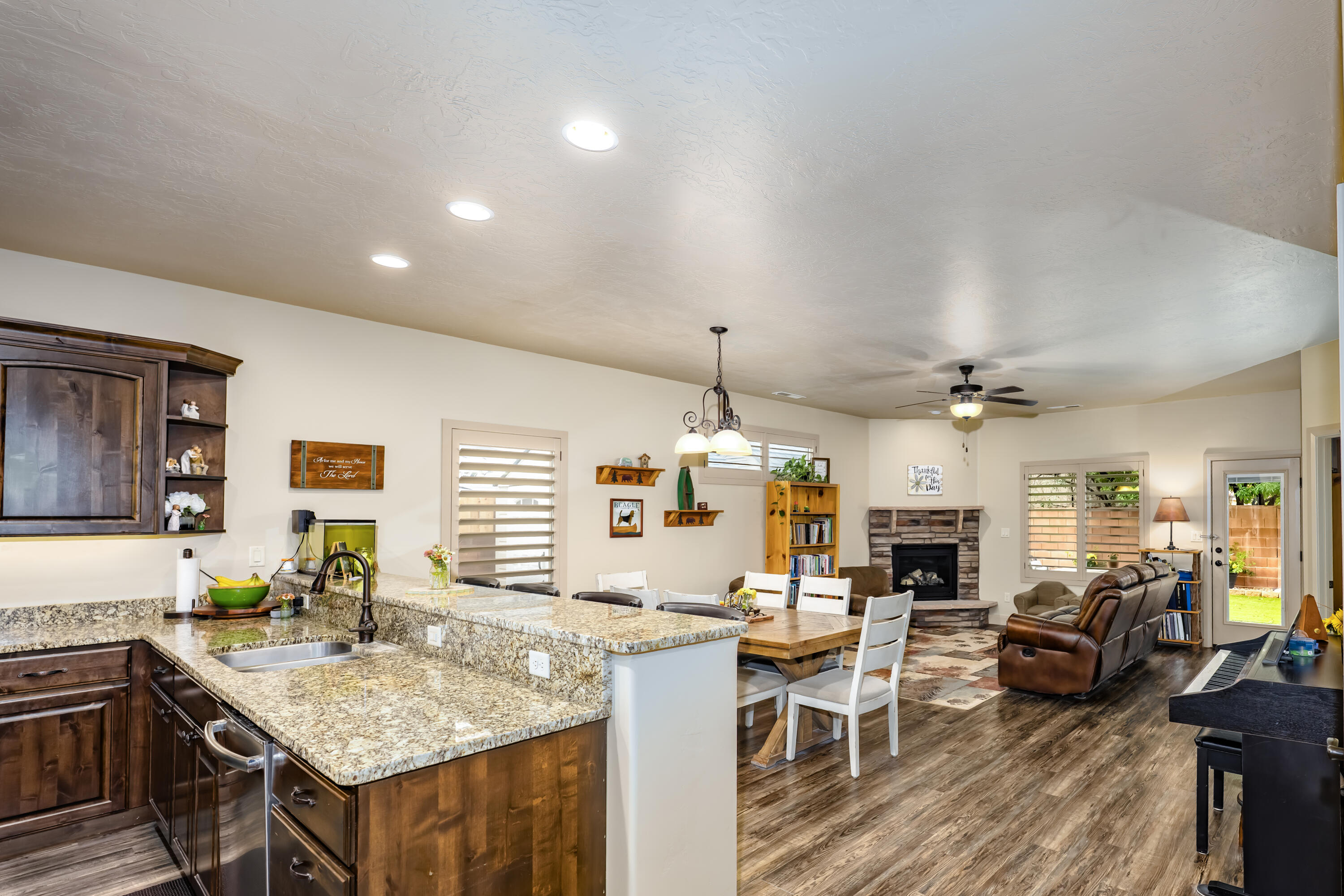 SHADOW CANYON - Residential