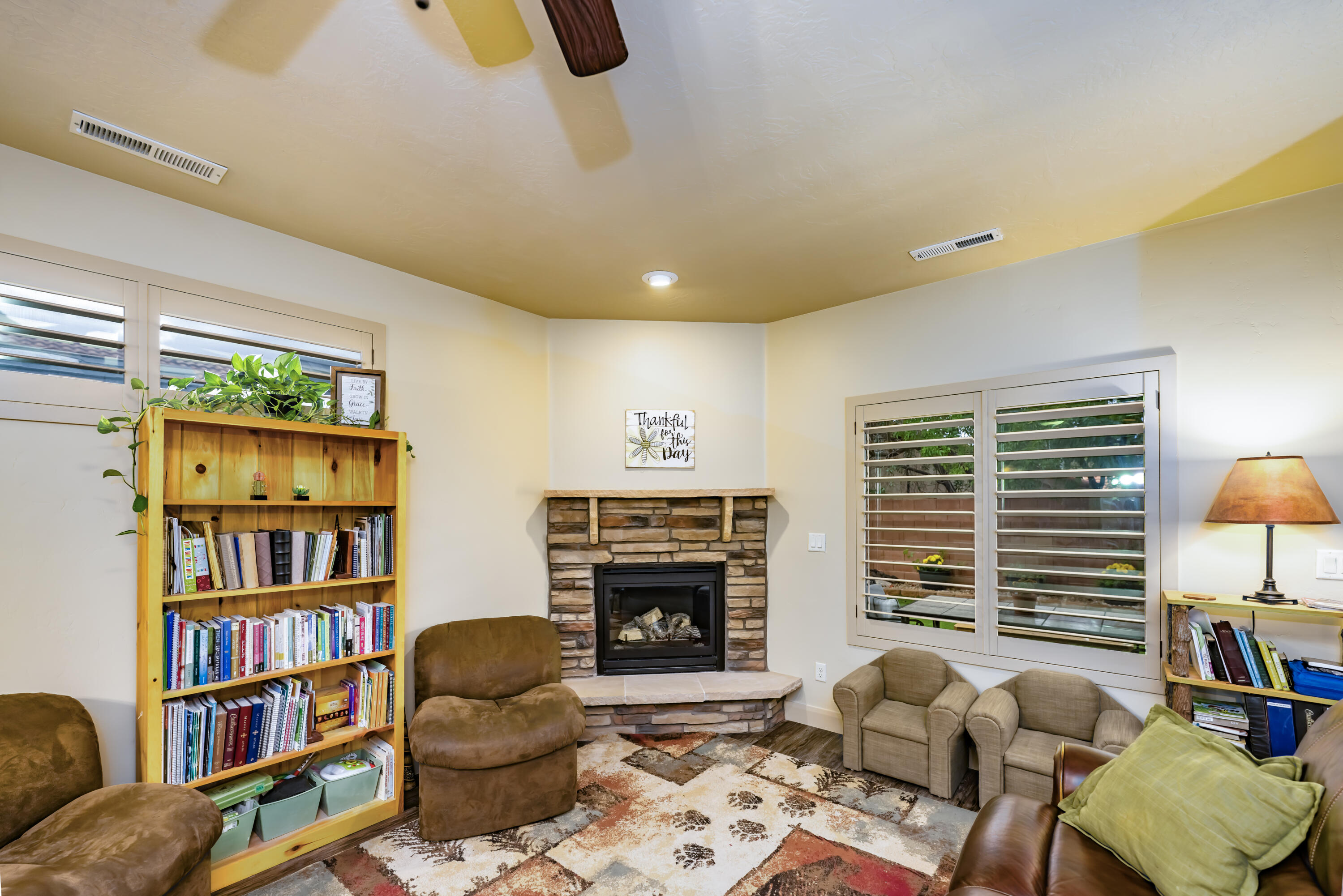 SHADOW CANYON - Residential