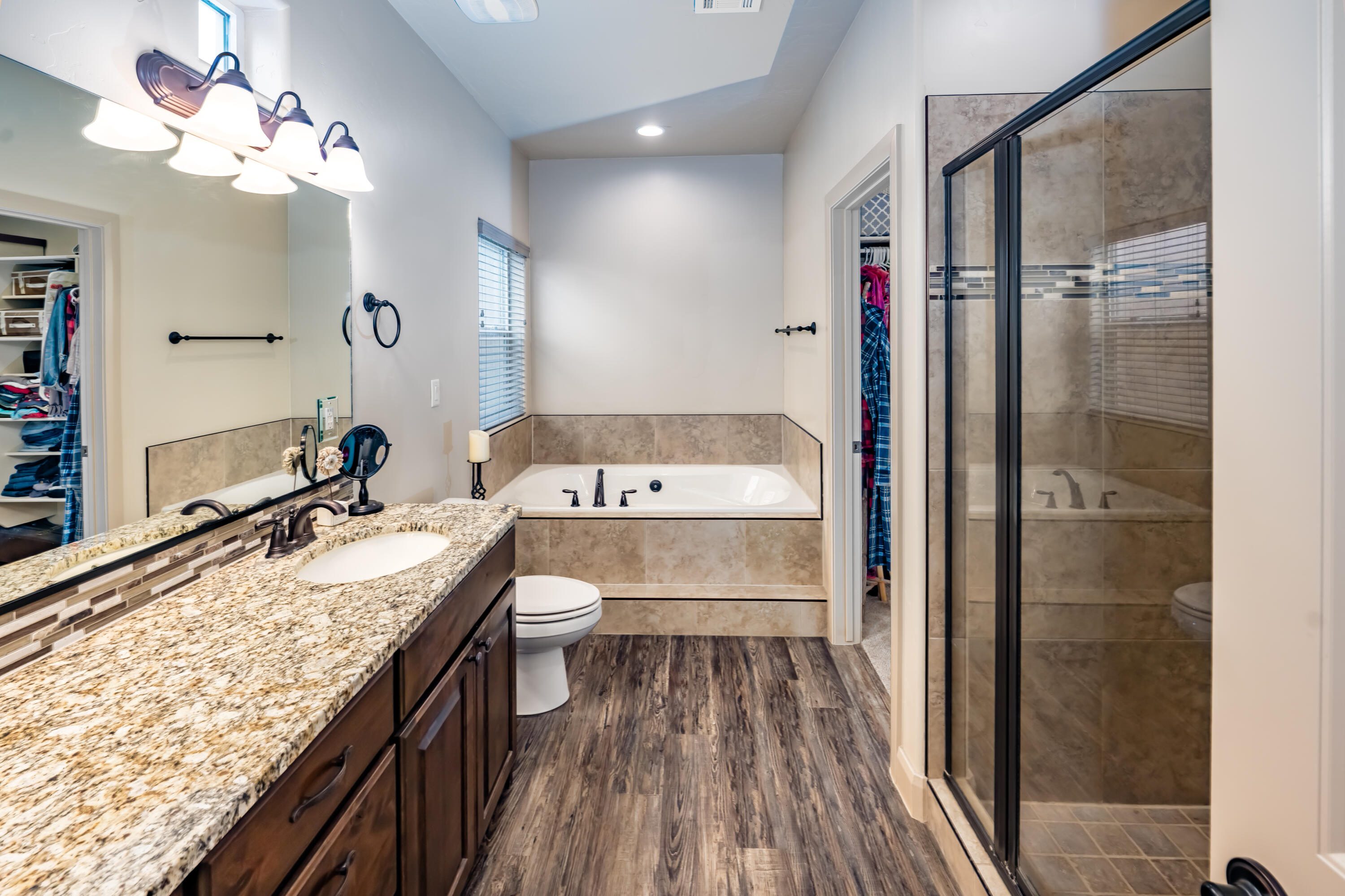 SHADOW CANYON - Residential