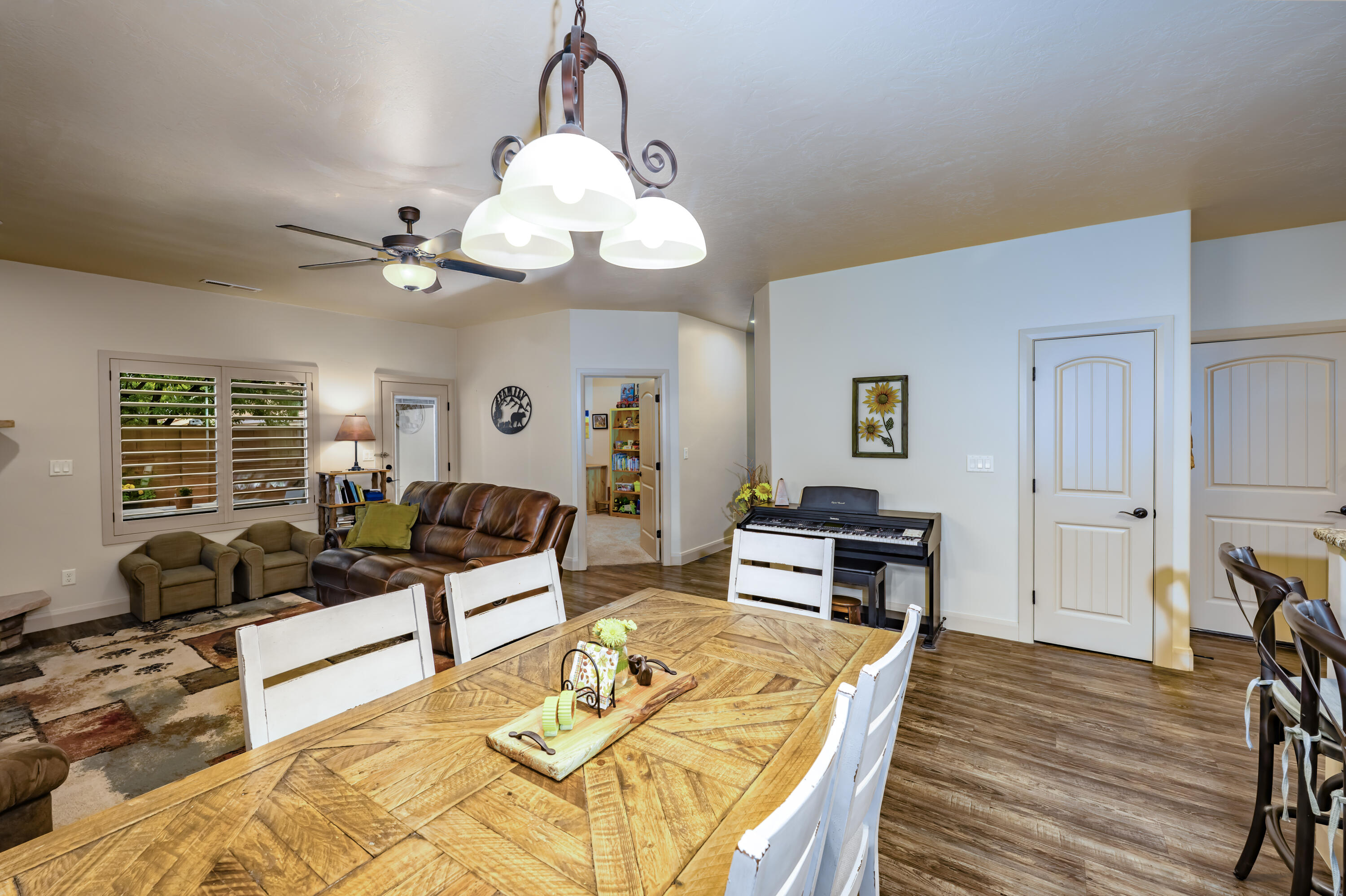 SHADOW CANYON - Residential