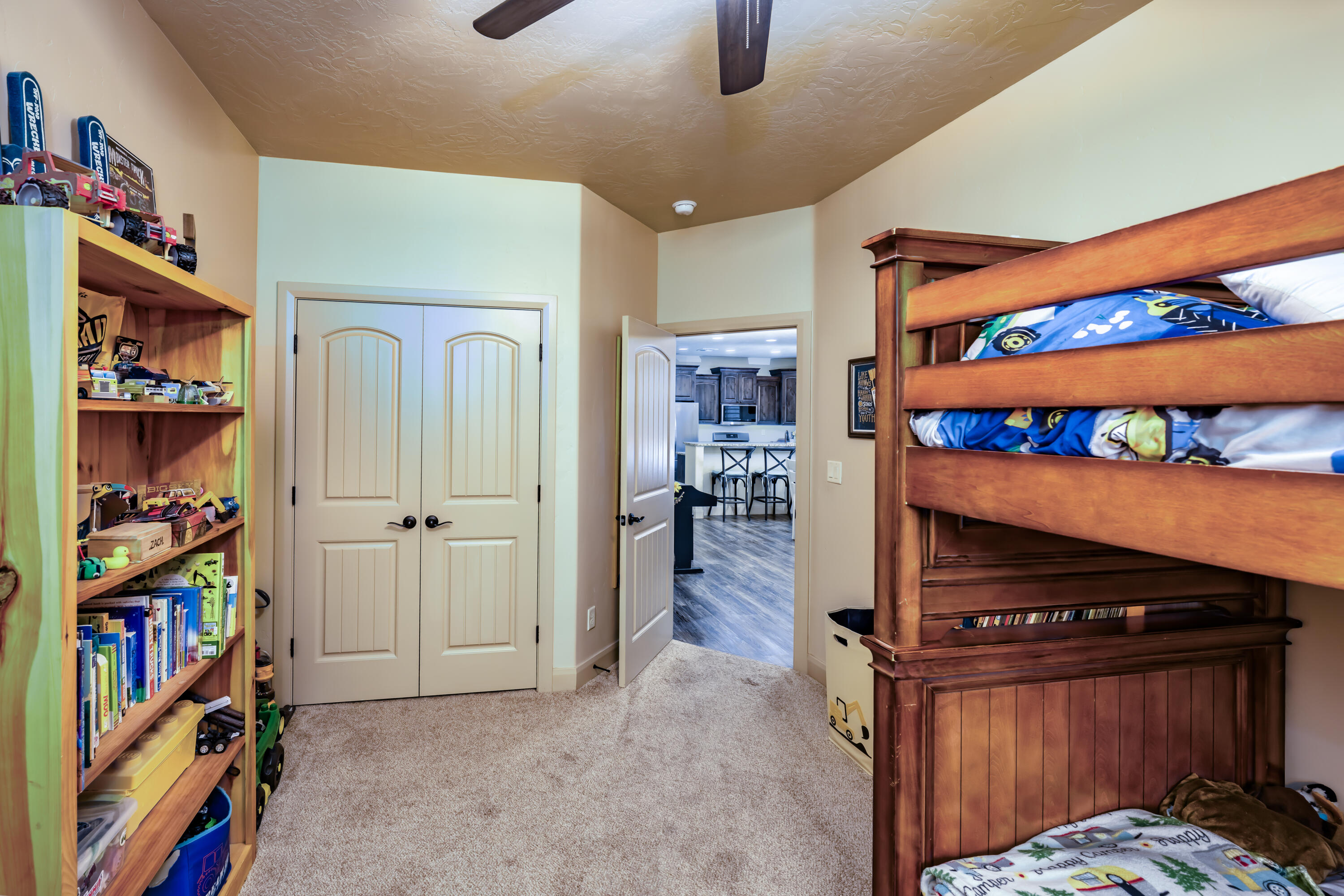 SHADOW CANYON - Residential