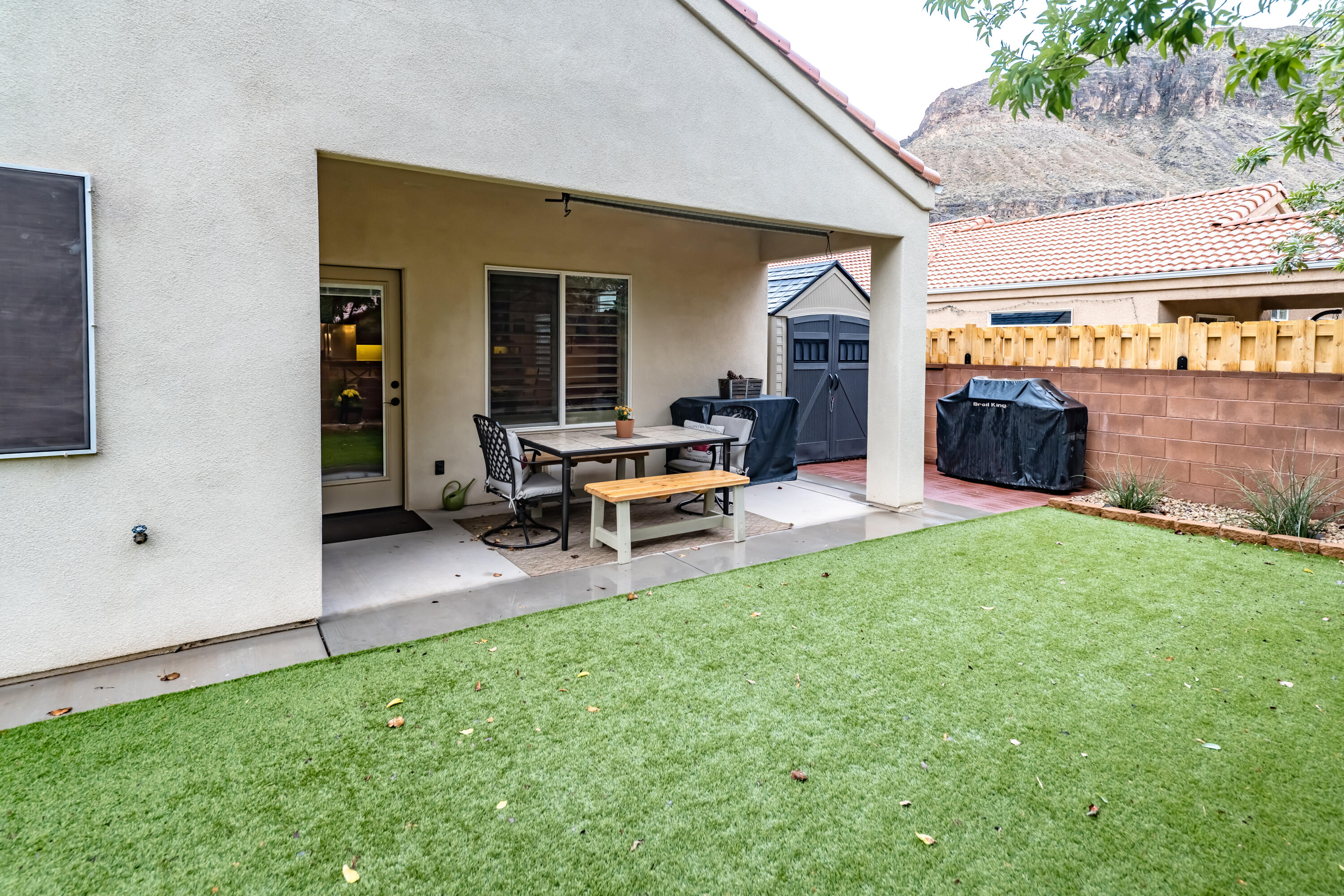 SHADOW CANYON - Residential