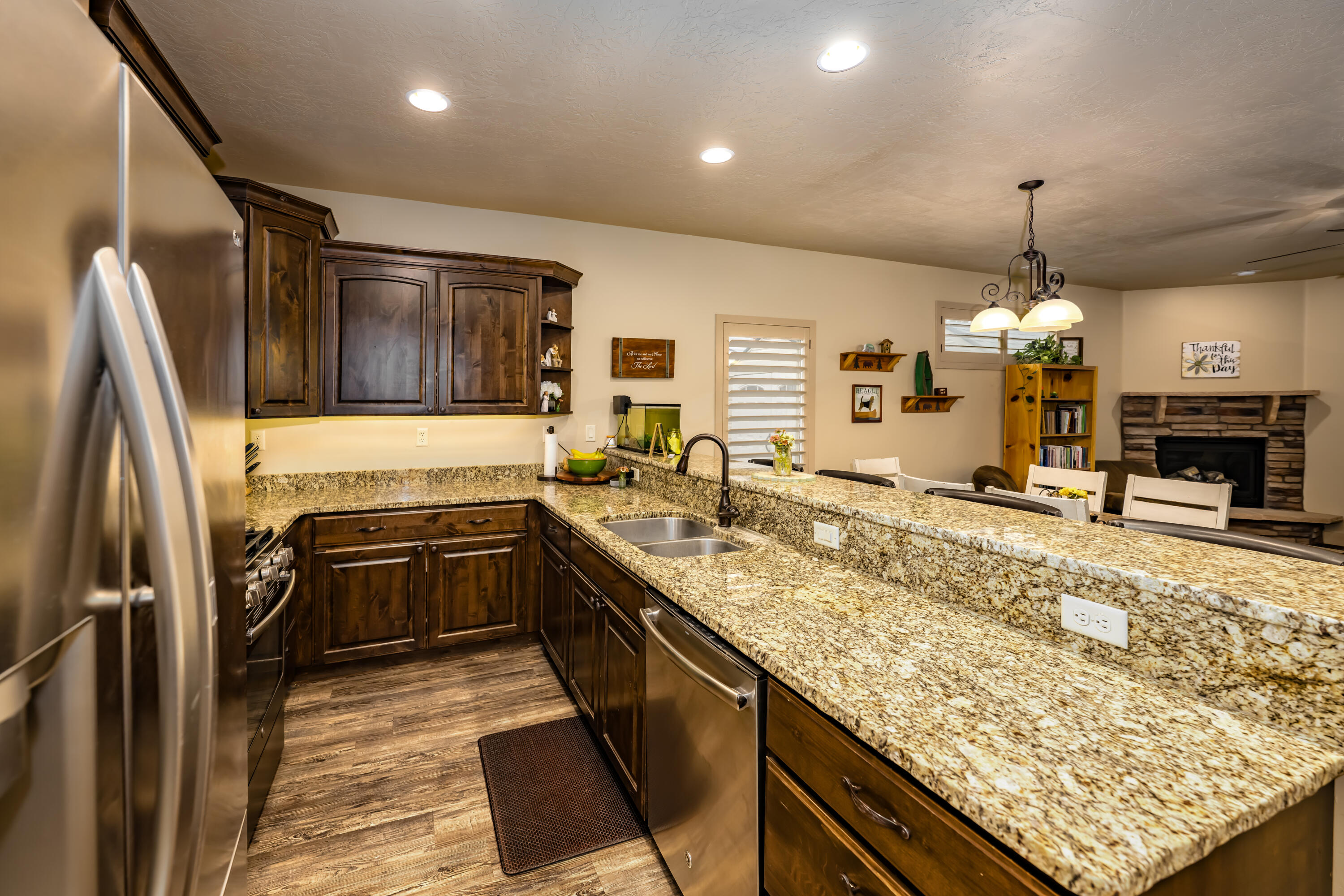 SHADOW CANYON - Residential