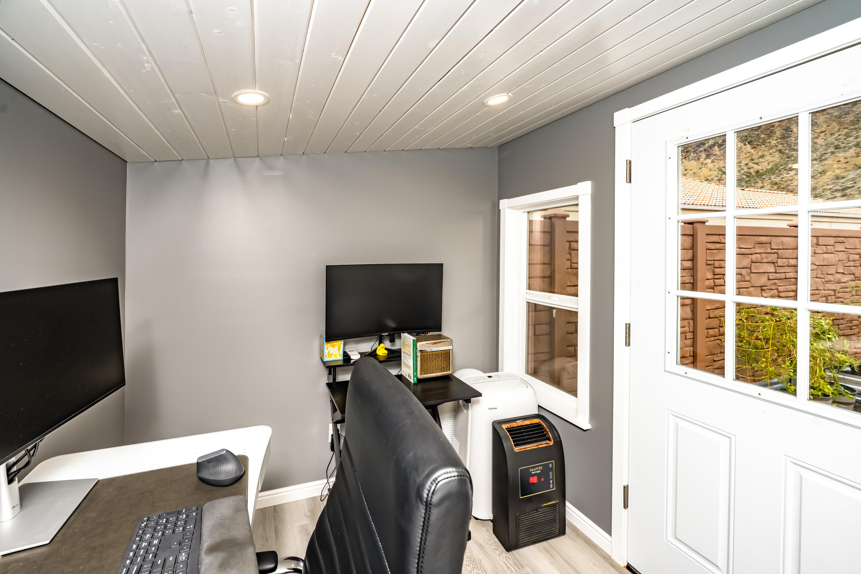 SHADOW CANYON - Residential