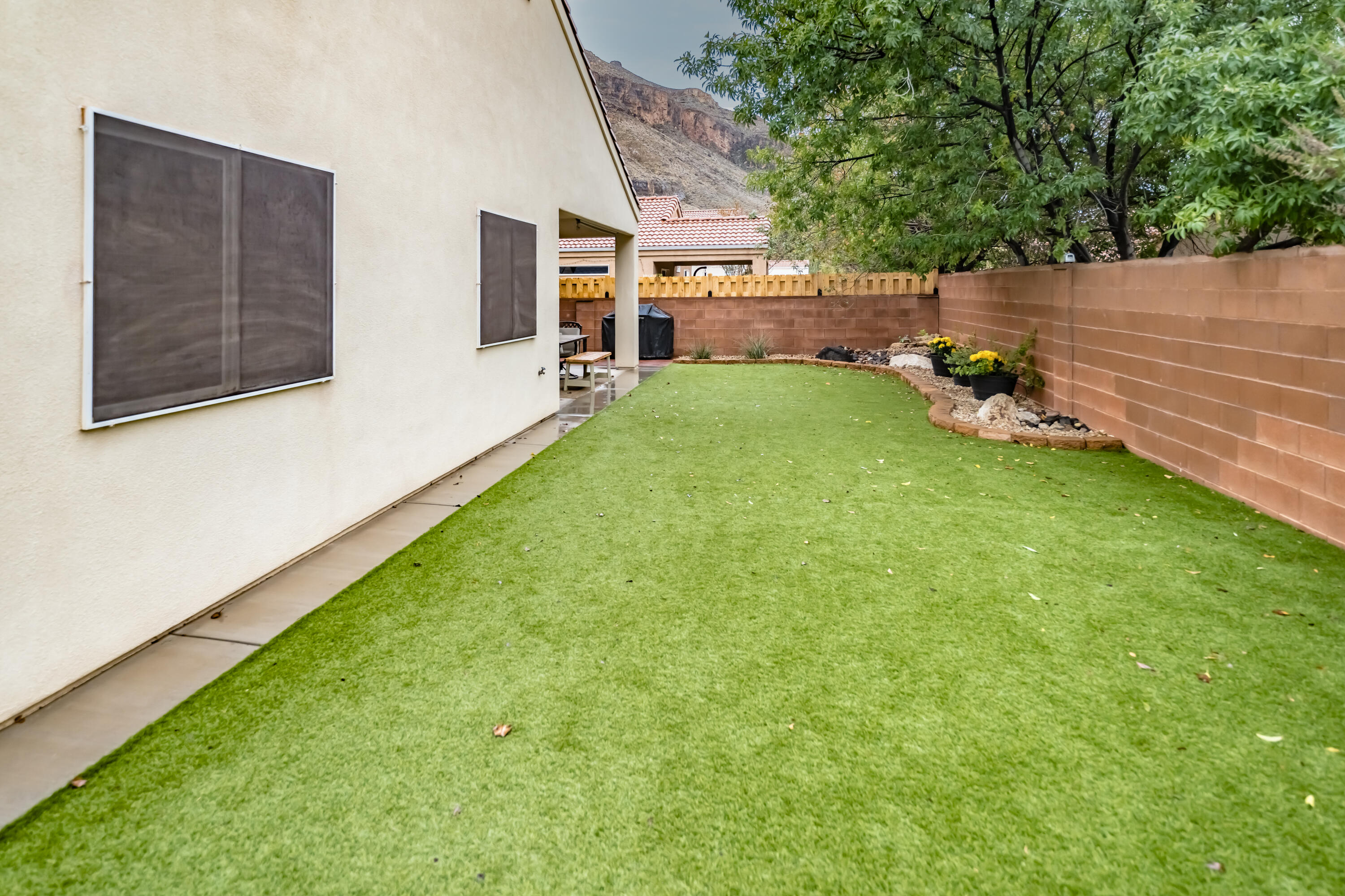 SHADOW CANYON - Residential