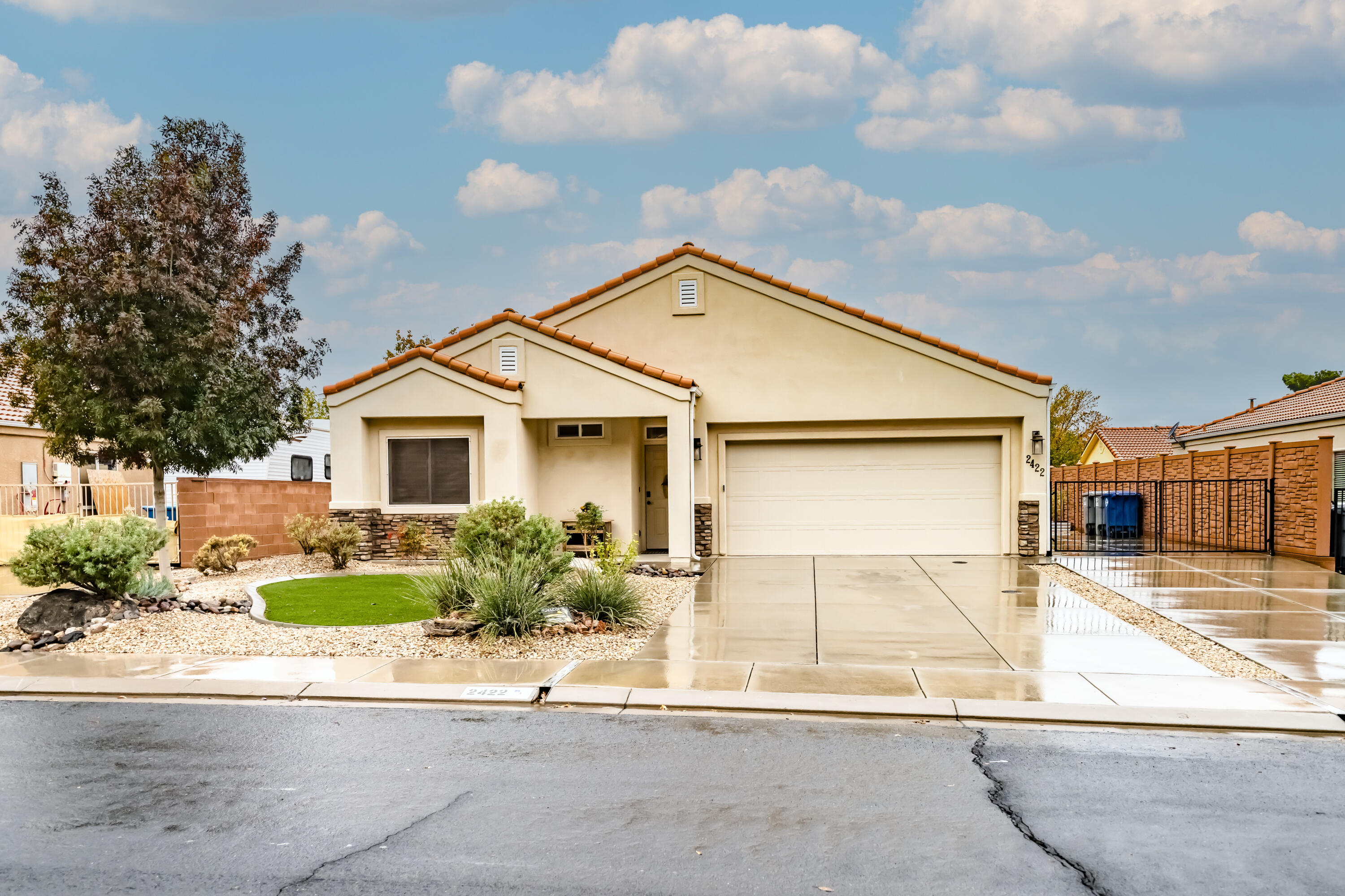 SHADOW CANYON - Residential