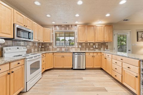 Tiny photo for 970 S 660 E, Saint George, UT 84790 (MLS # 26-271369)