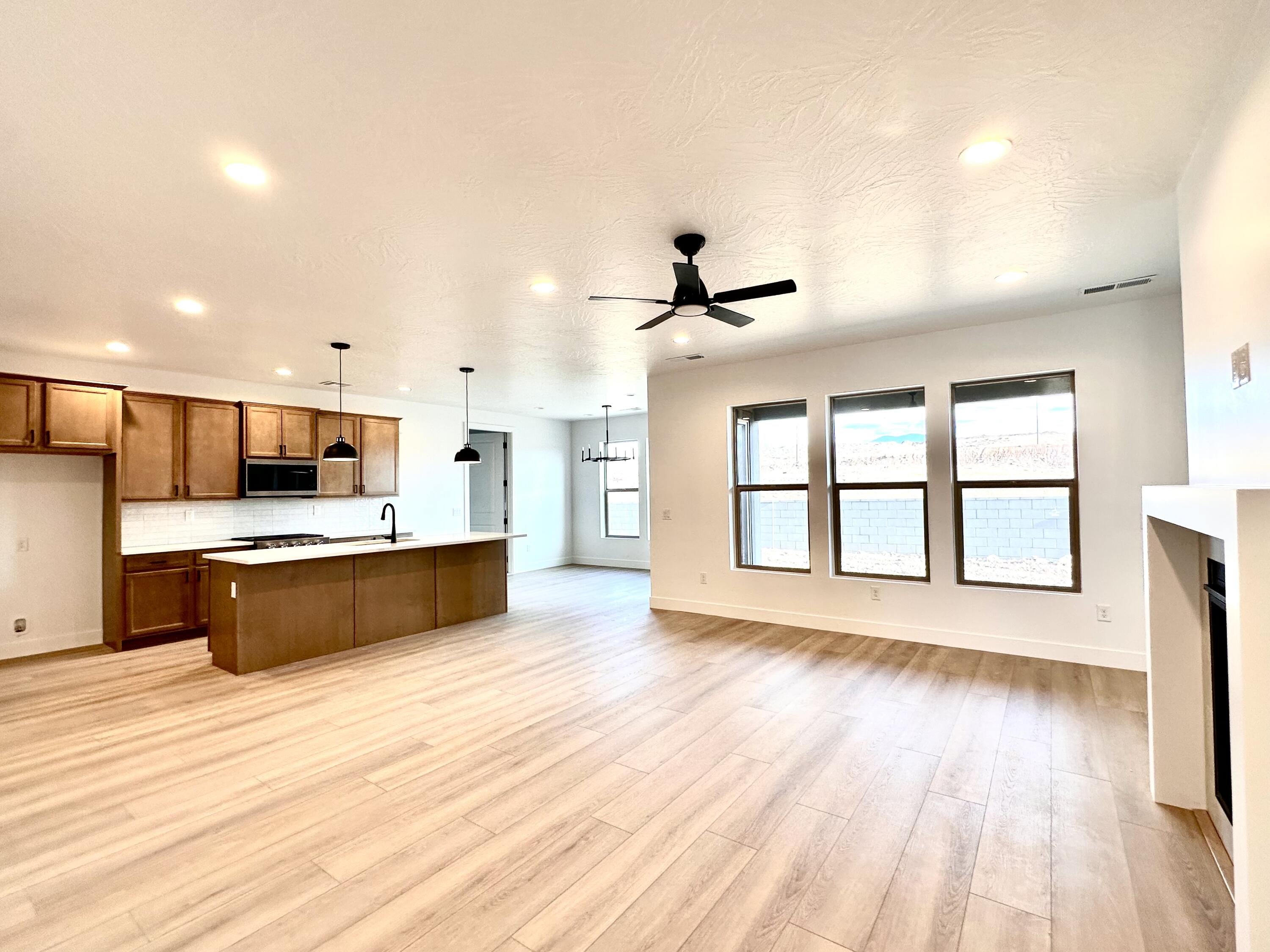 ROSALIA RIDGE AT DIVARIO - Residential