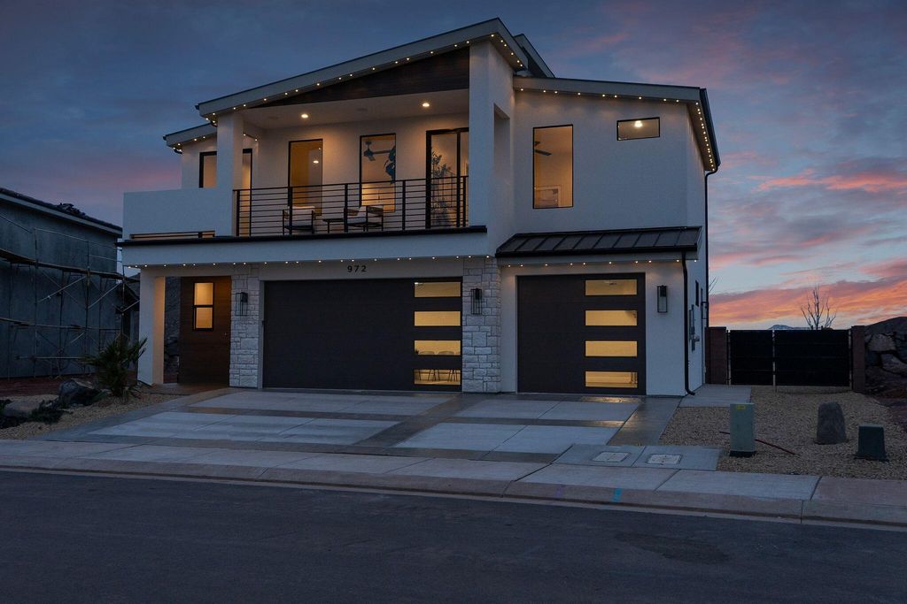 Photo of 972 E COYOTE CREST DR, Washington, UT 84780 (MLS # 26-271635)