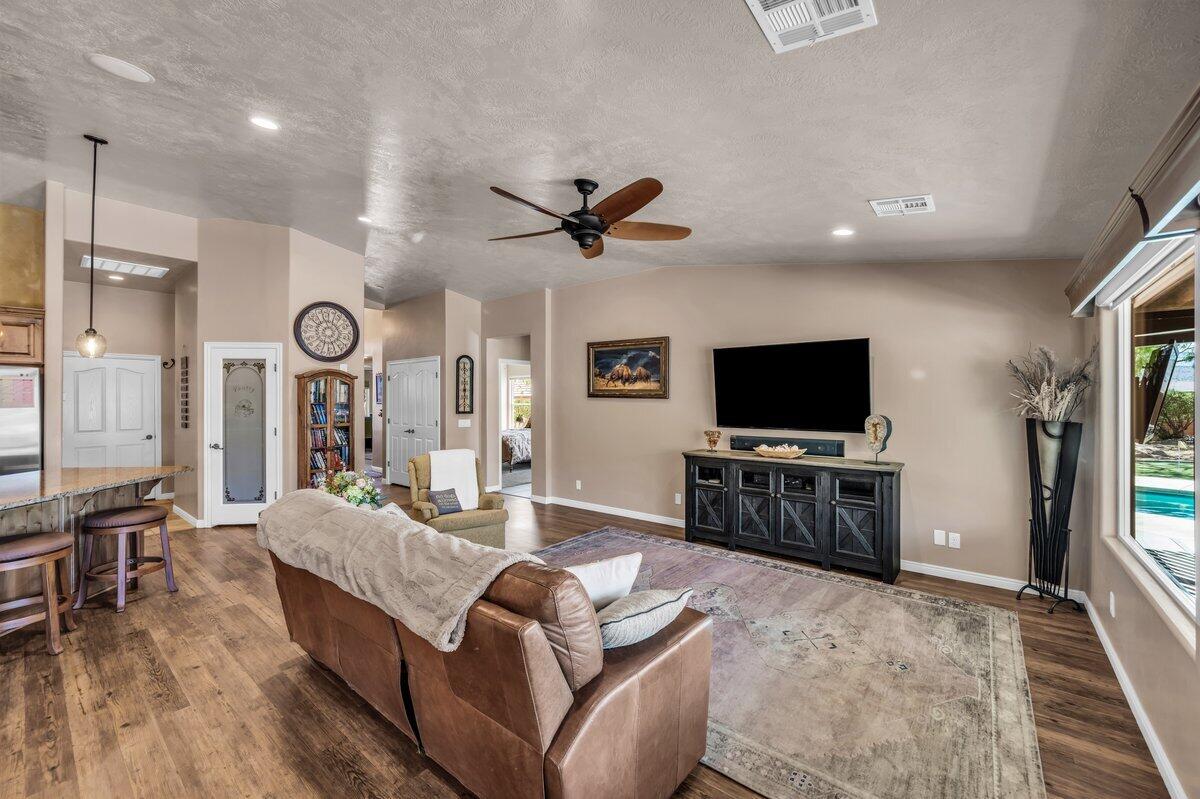 QUAIL COVE - Residential