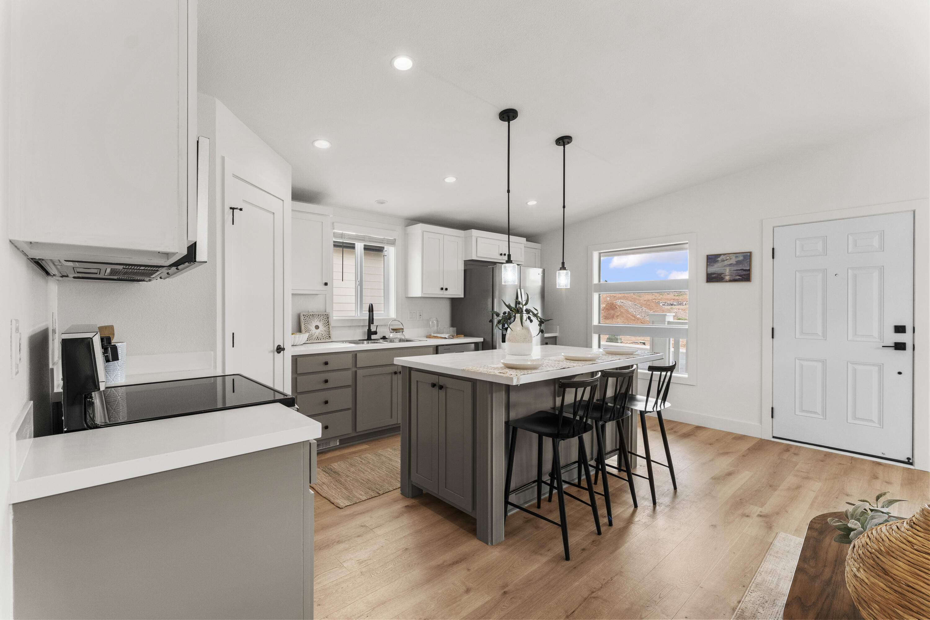 CANYON VILLAS - Residential