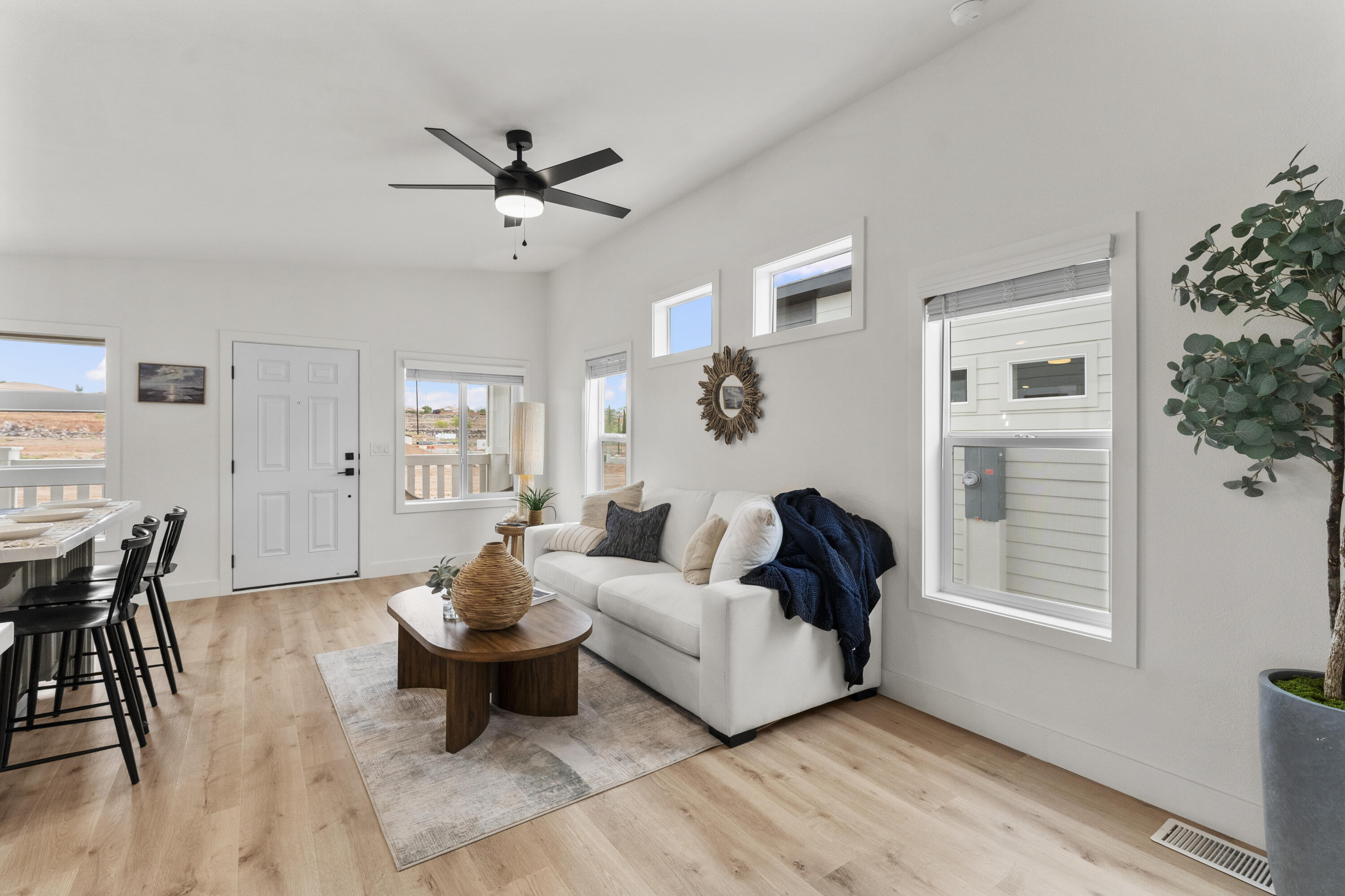 CANYON VILLAS - Residential