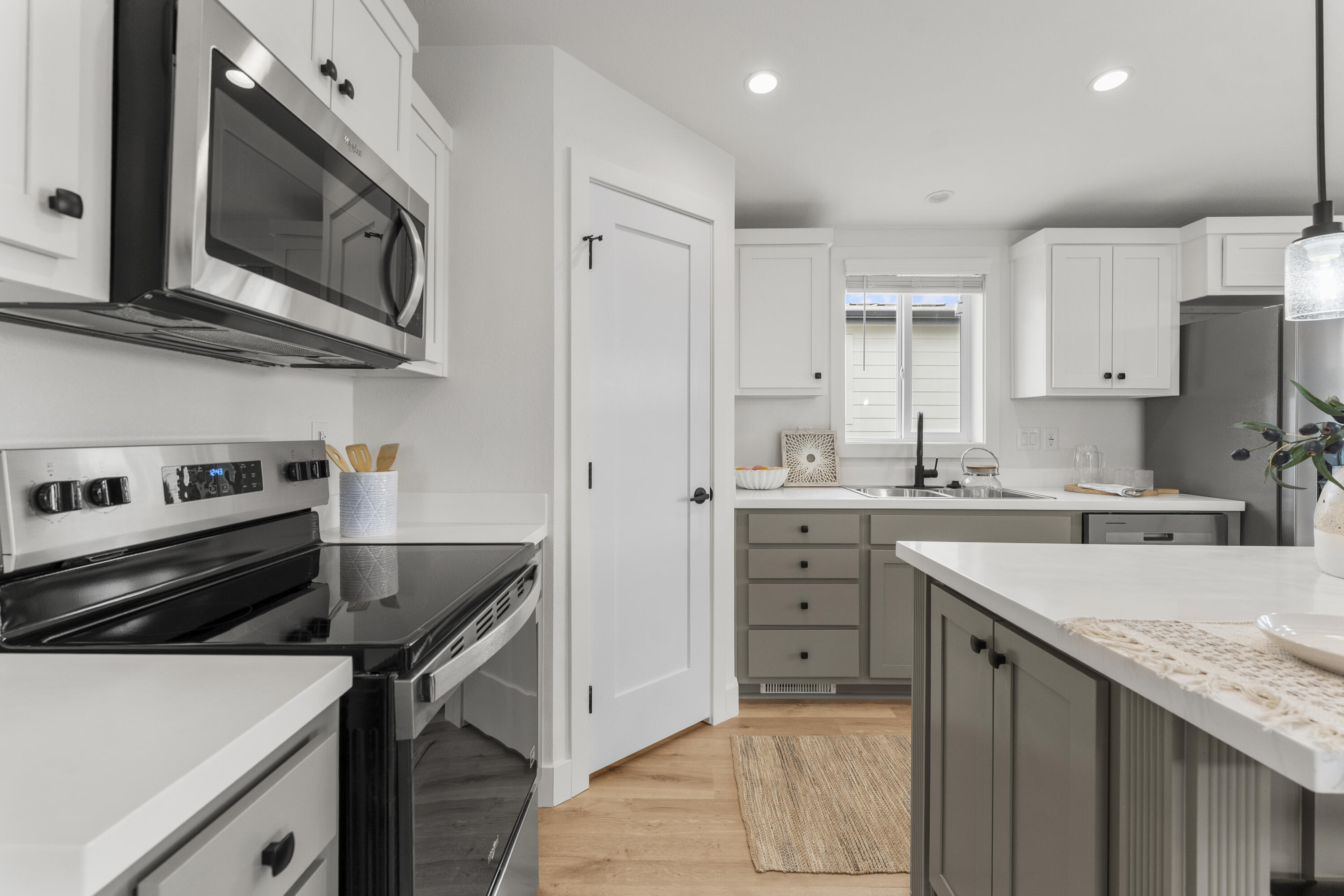 CANYON VILLAS - Residential