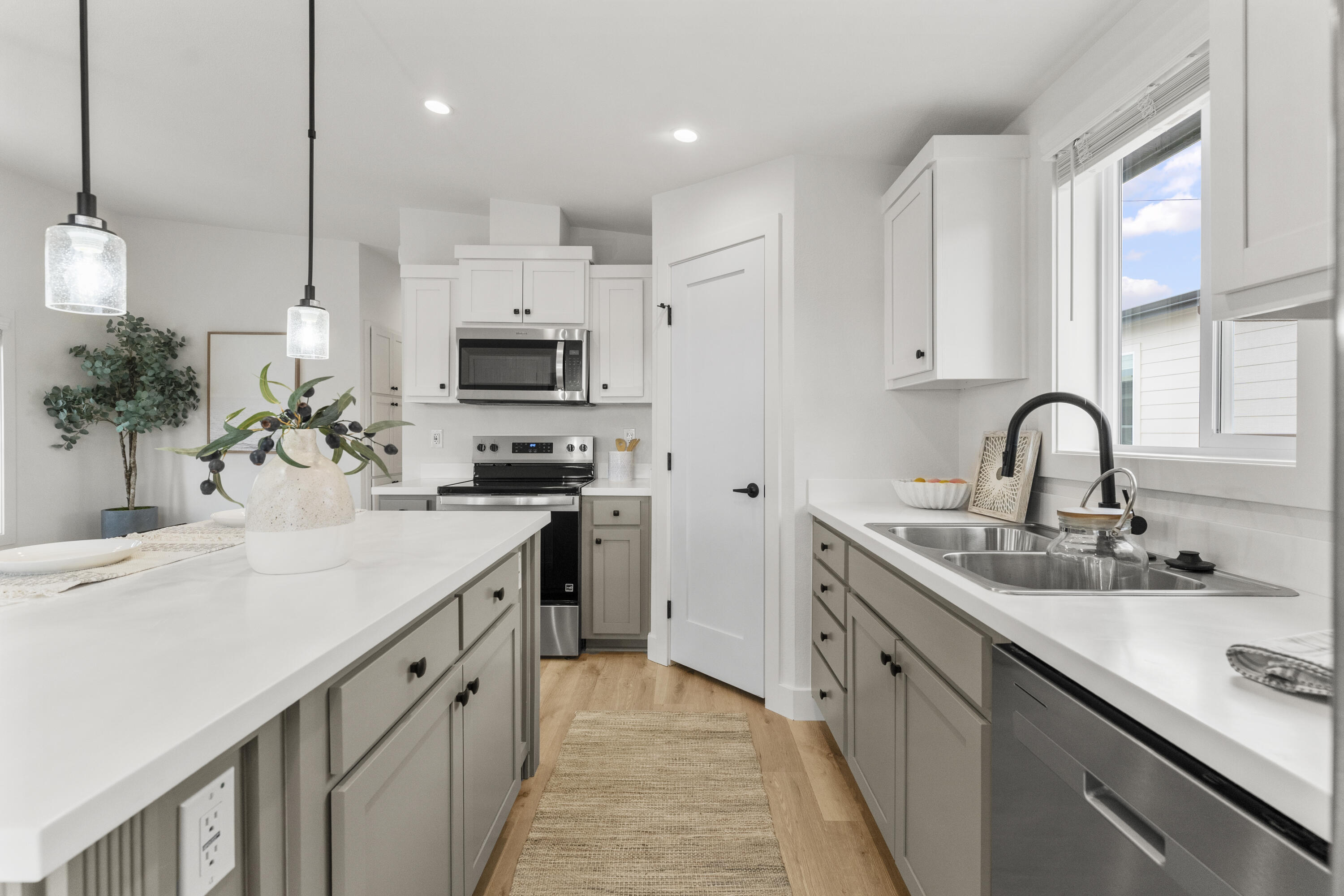 CANYON VILLAS - Residential