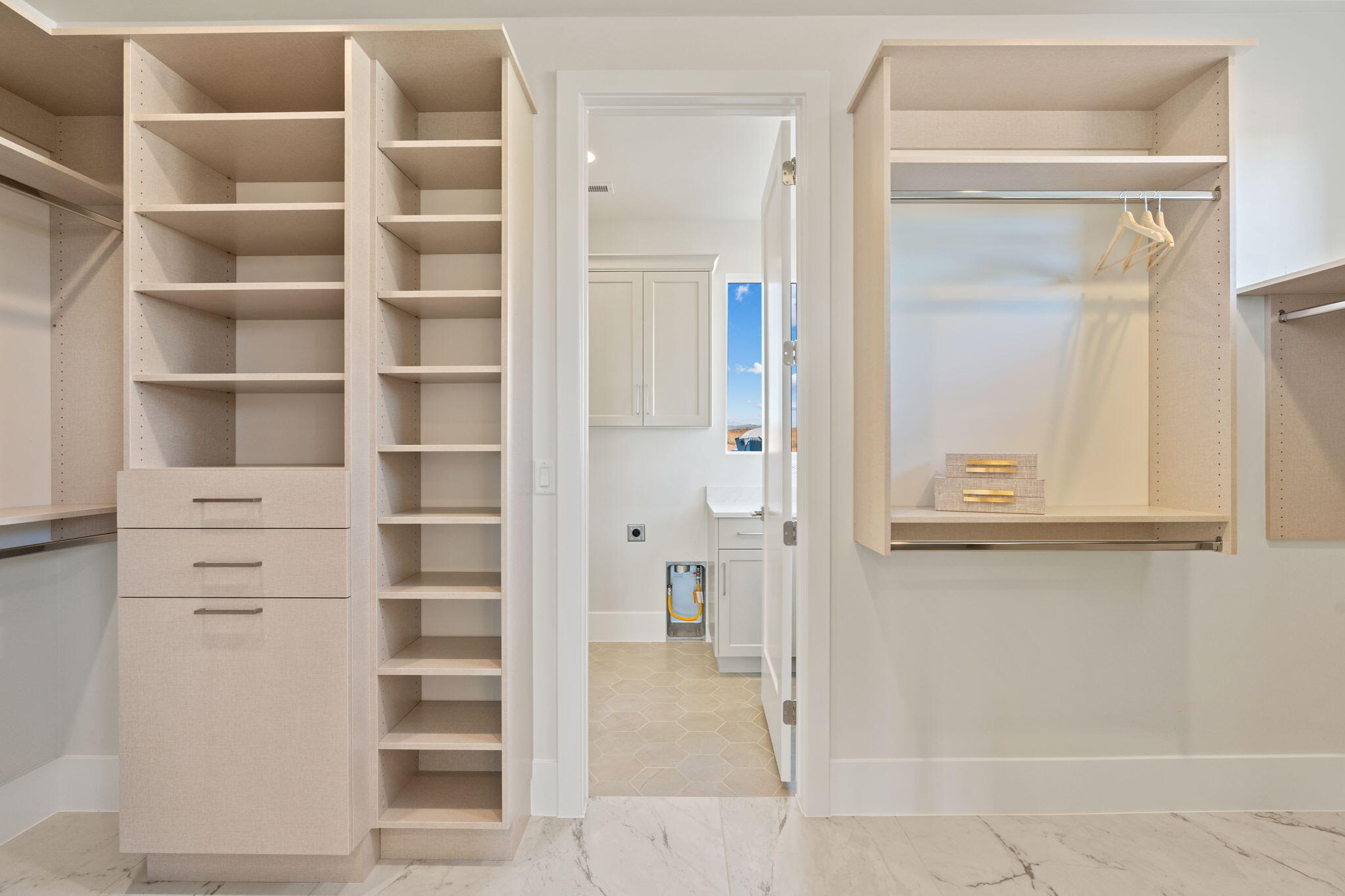 BLACK STONE - Residential