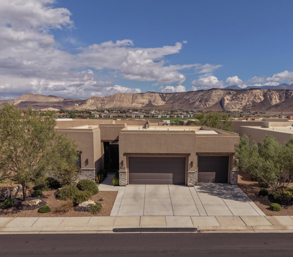 Photo of 1492 W Pocket Mesa DR, Saint George, UT 84770 (MLS # 26-277154)