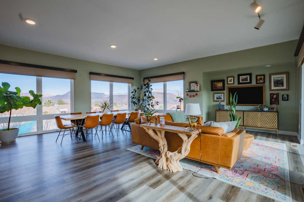 Photo of 2176 S SOUTHGATE HILLS DR, Saint George, UT 84770 (MLS # 26-273231)
