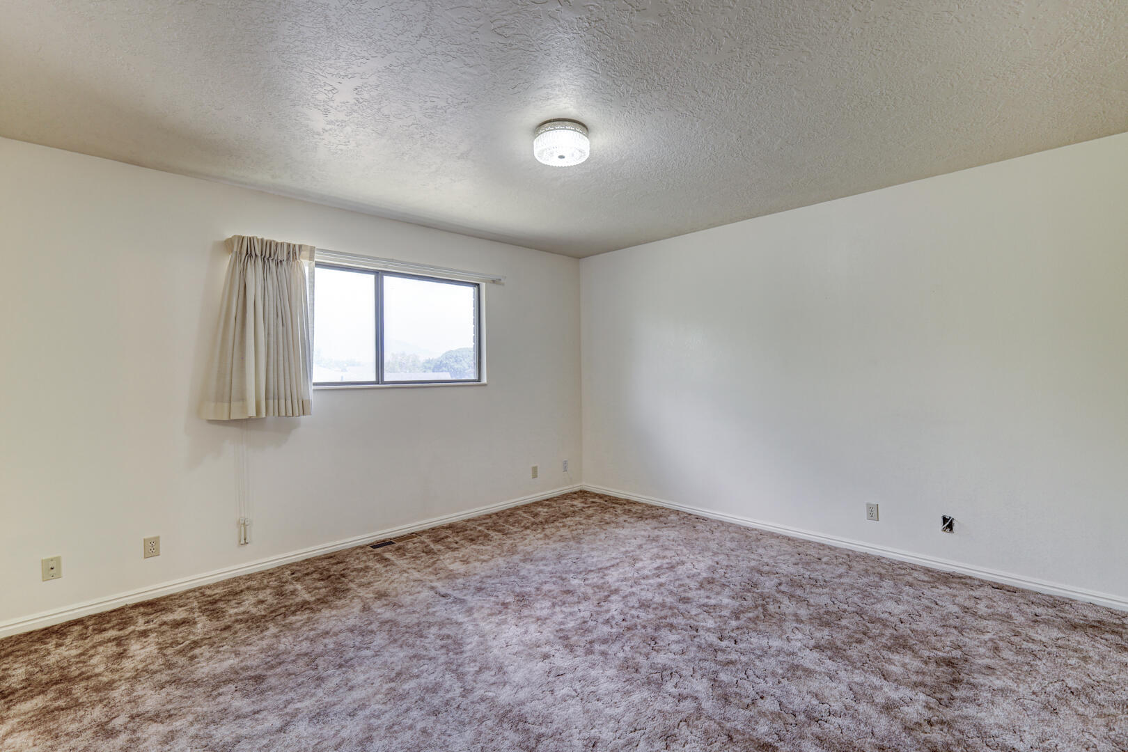 BLOOMINGTON HILLS - Residential