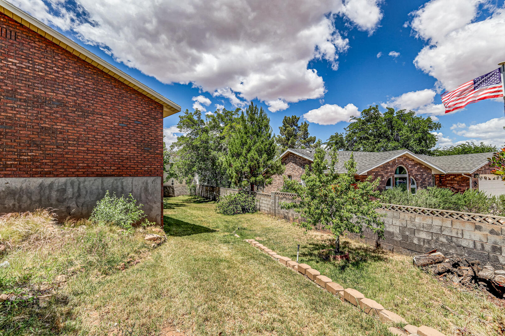 BLOOMINGTON HILLS - Residential