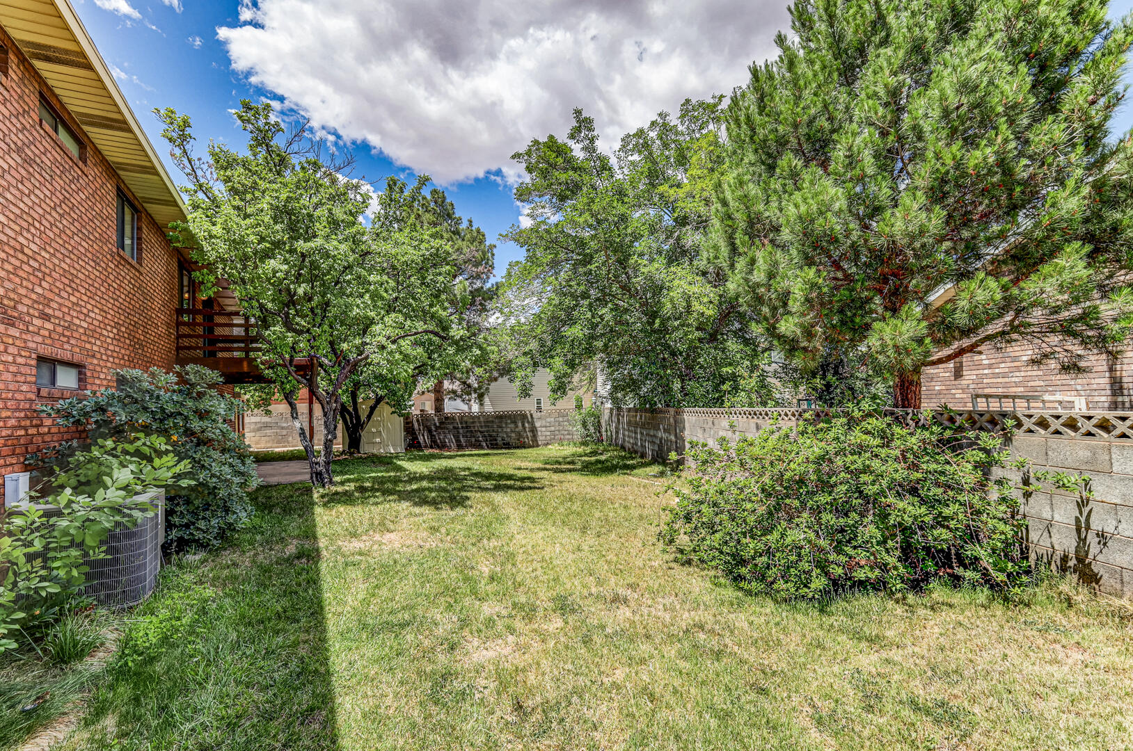 BLOOMINGTON HILLS - Residential