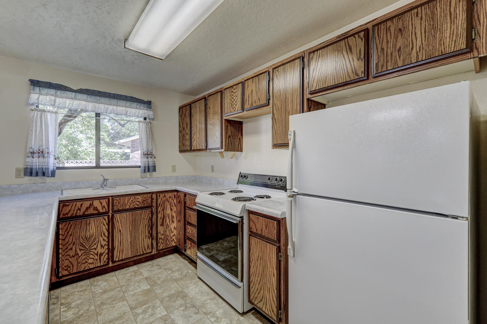 BLOOMINGTON HILLS - Residential