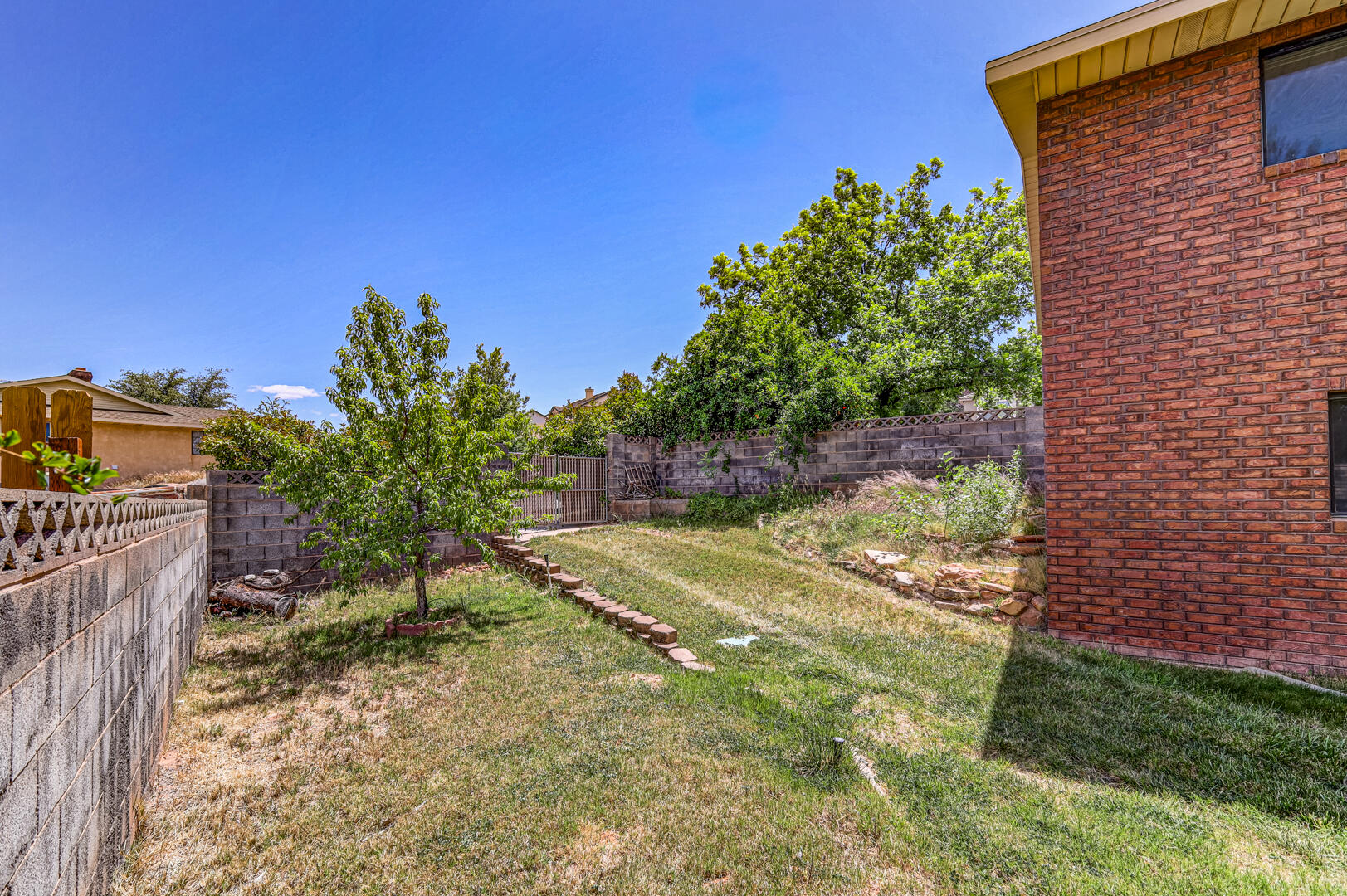 BLOOMINGTON HILLS - Residential