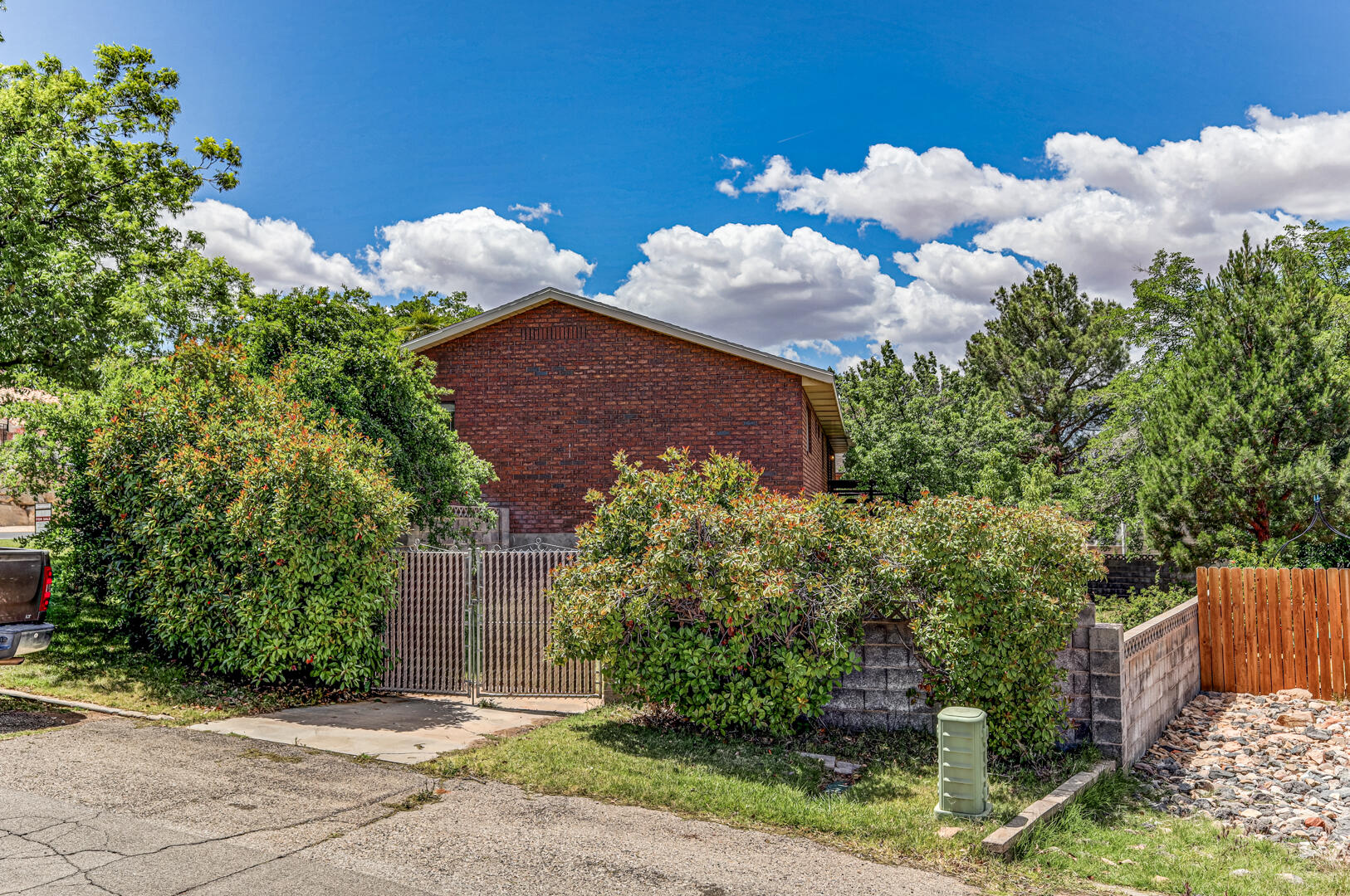 BLOOMINGTON HILLS - Residential
