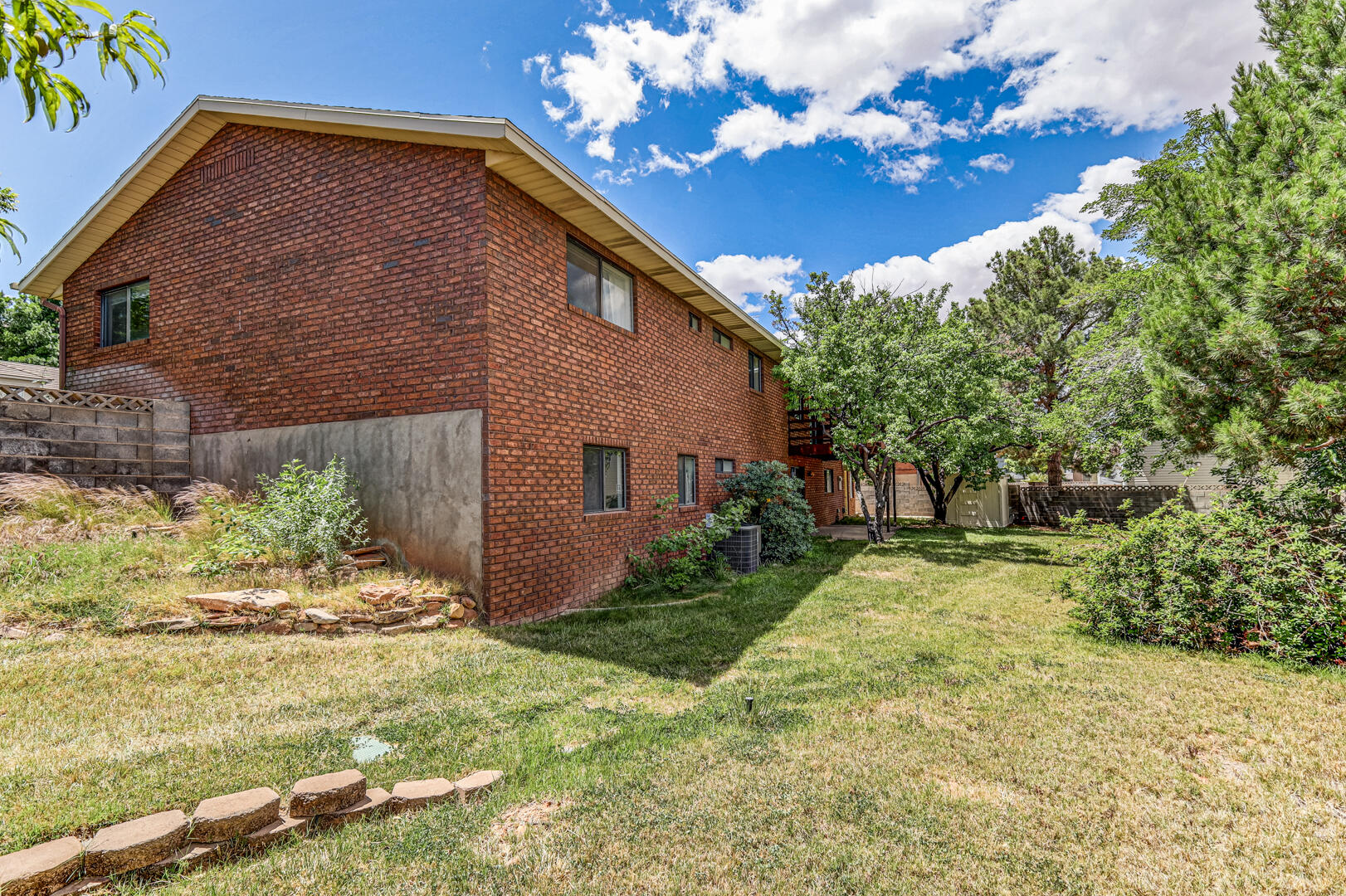BLOOMINGTON HILLS - Residential