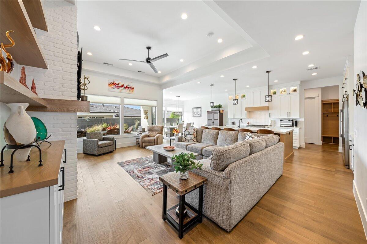 WASHINGTON VISTA - Residential