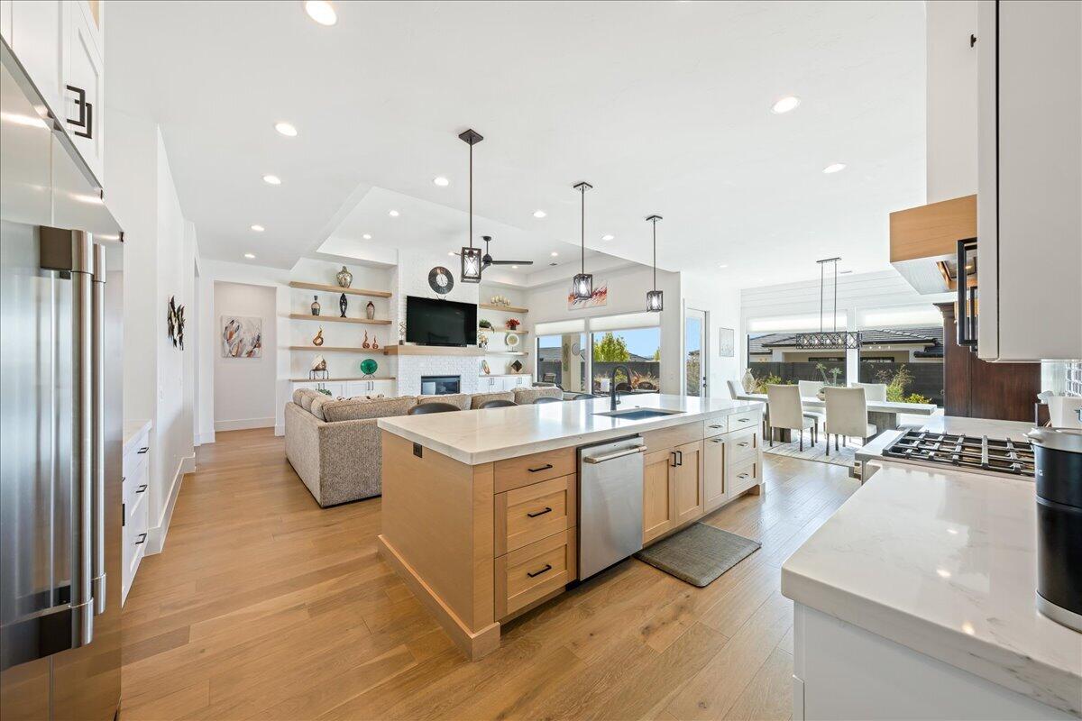 WASHINGTON VISTA - Residential