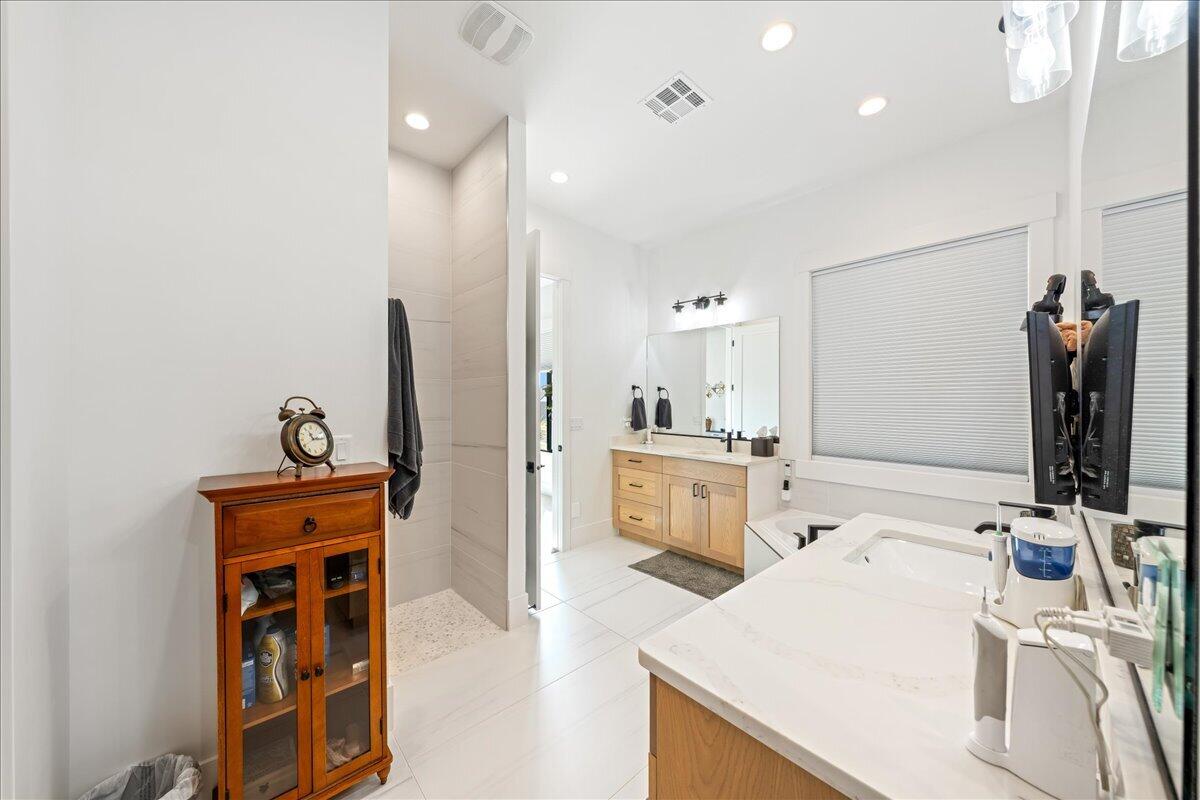 WASHINGTON VISTA - Residential