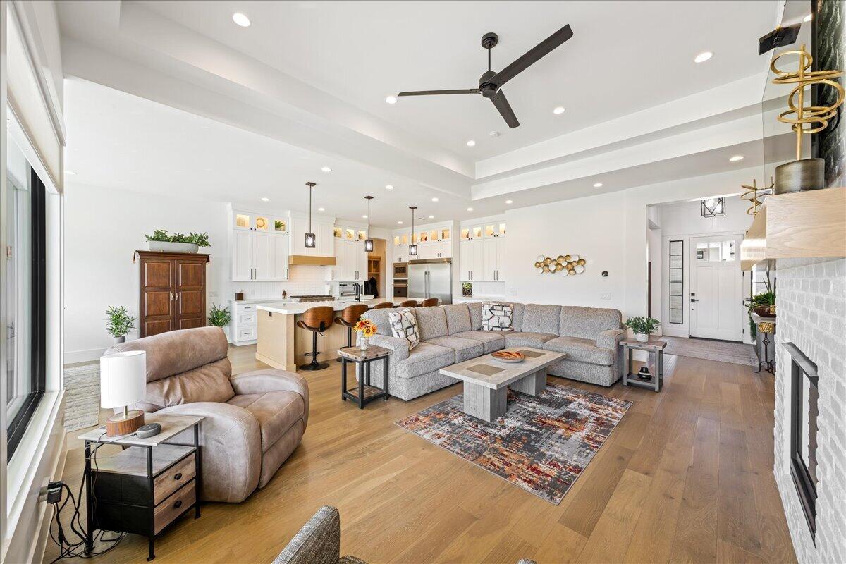 WASHINGTON VISTA - Residential