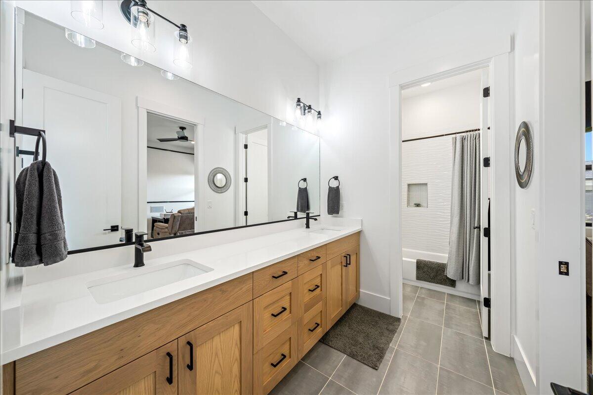 WASHINGTON VISTA - Residential