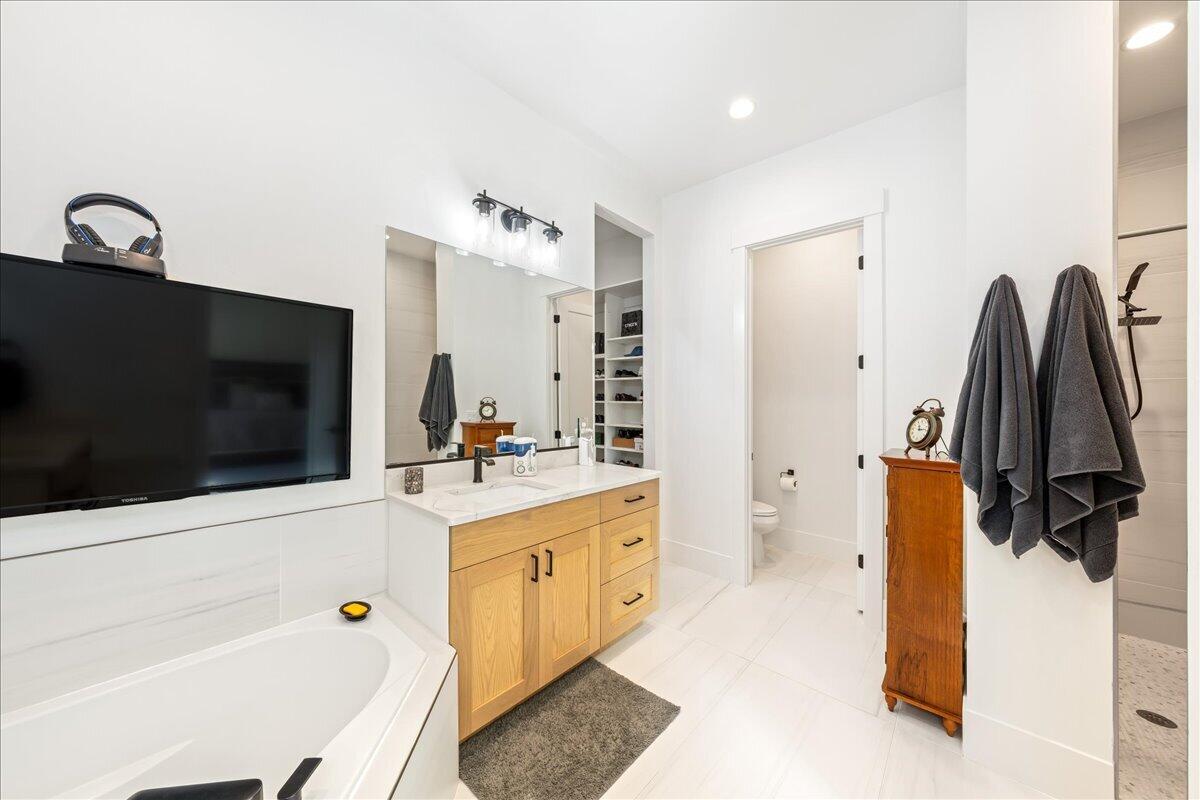 WASHINGTON VISTA - Residential