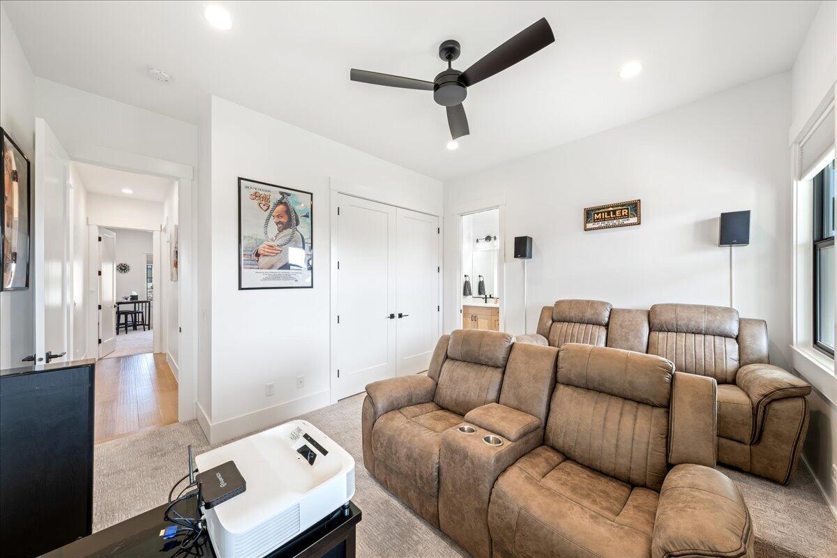 WASHINGTON VISTA - Residential