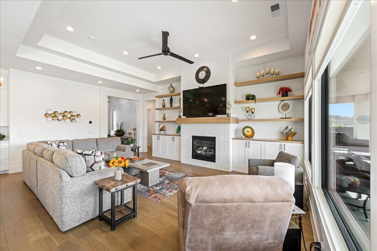 WASHINGTON VISTA - Residential