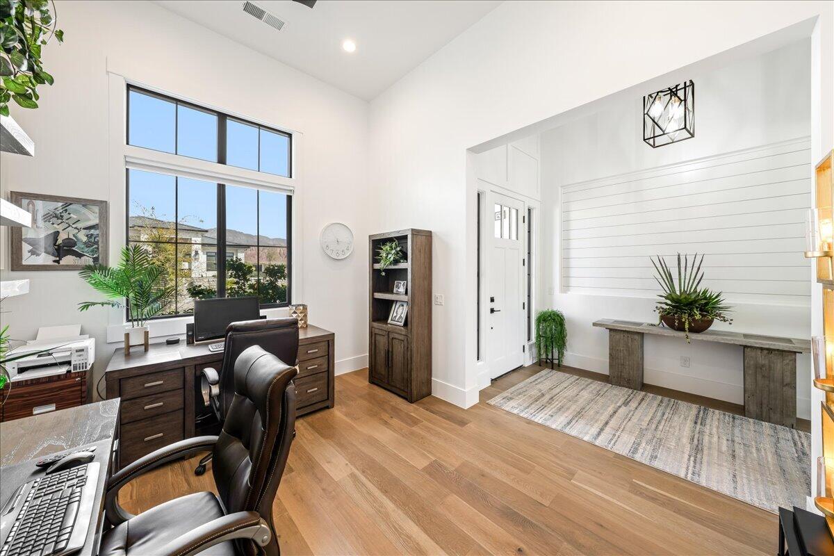 WASHINGTON VISTA - Residential