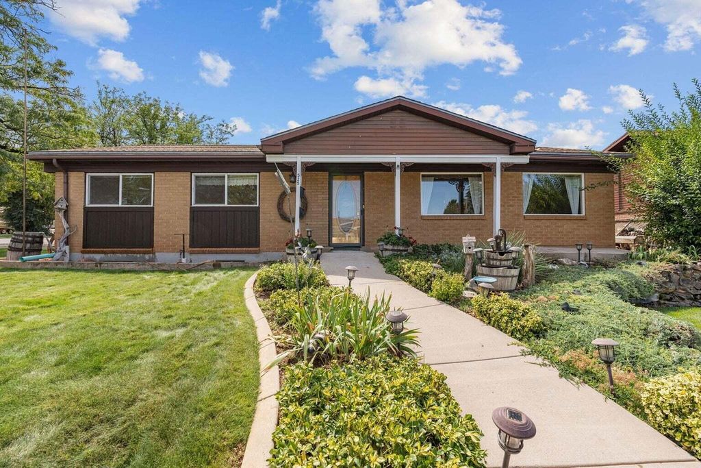 Photo of 525 Cedarwood Ter, Cedar City, UT 84720 (MLS # 25-266230)