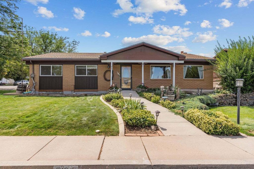 Photo of 525 Cedarwood Ter, Cedar City, UT 84720 (MLS # 25-266230)