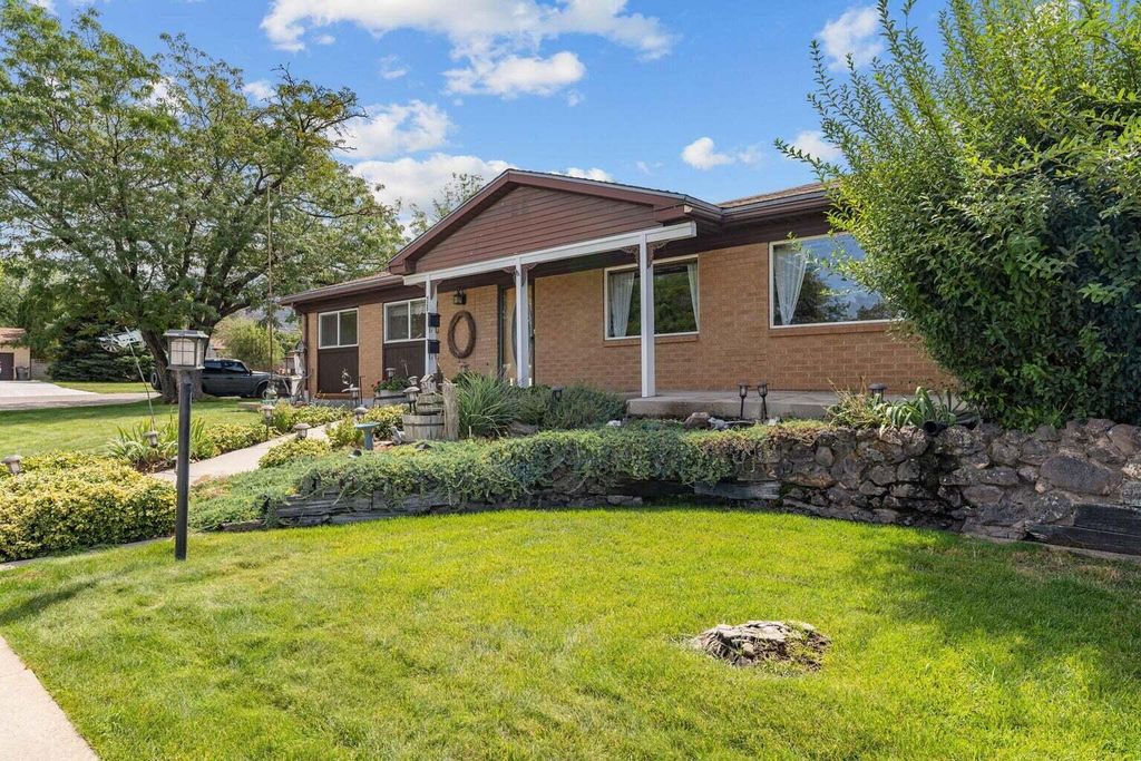 Photo of 525 Cedarwood Ter, Cedar City, UT 84720 (MLS # 25-266230)