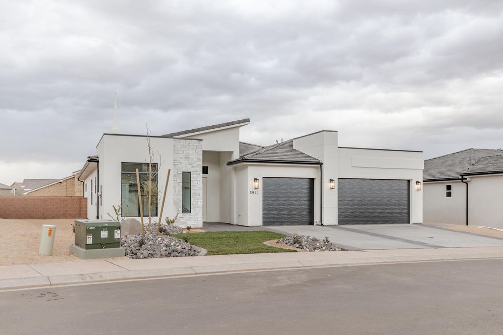 Photo of 3911 E Cerro Way, Saint George, UT 84790 (MLS # 26-271843)