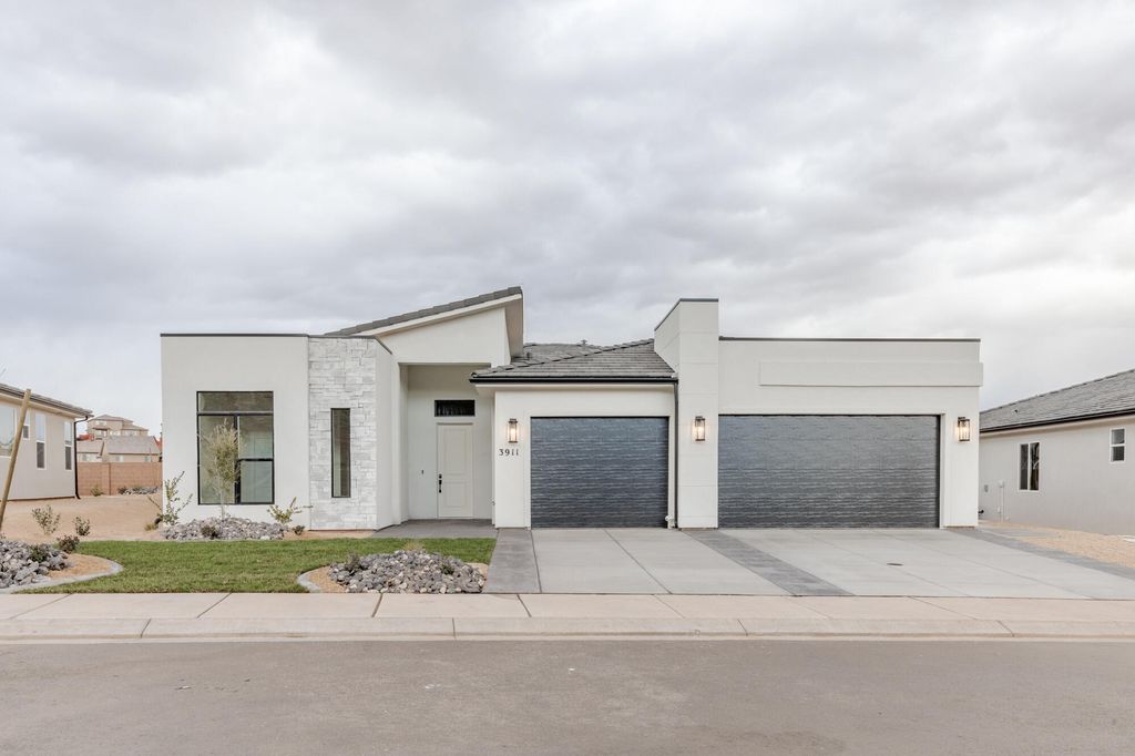 Photo of 3911 E Cerro Way, Saint George, UT 84790 (MLS # 26-271843)