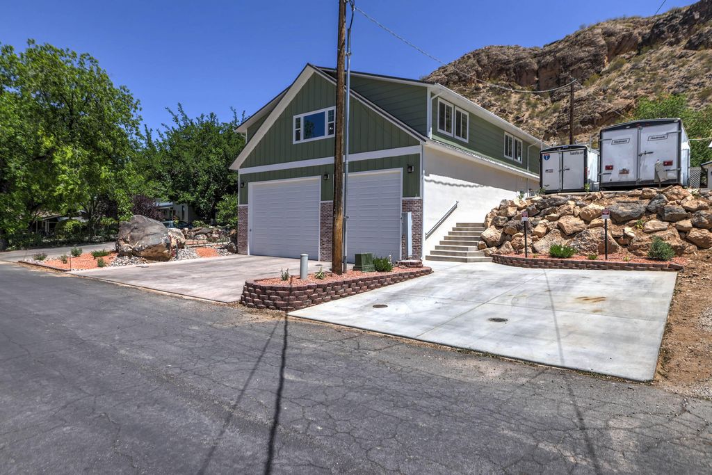 Photo of 535 S 60 E, Hurricane, UT 84737 (MLS # 26-270941)