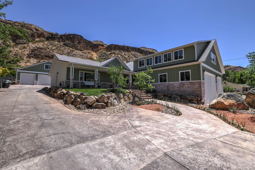 Photo of 535 S 60 E, Hurricane, UT 84737 (MLS # 26-270941)