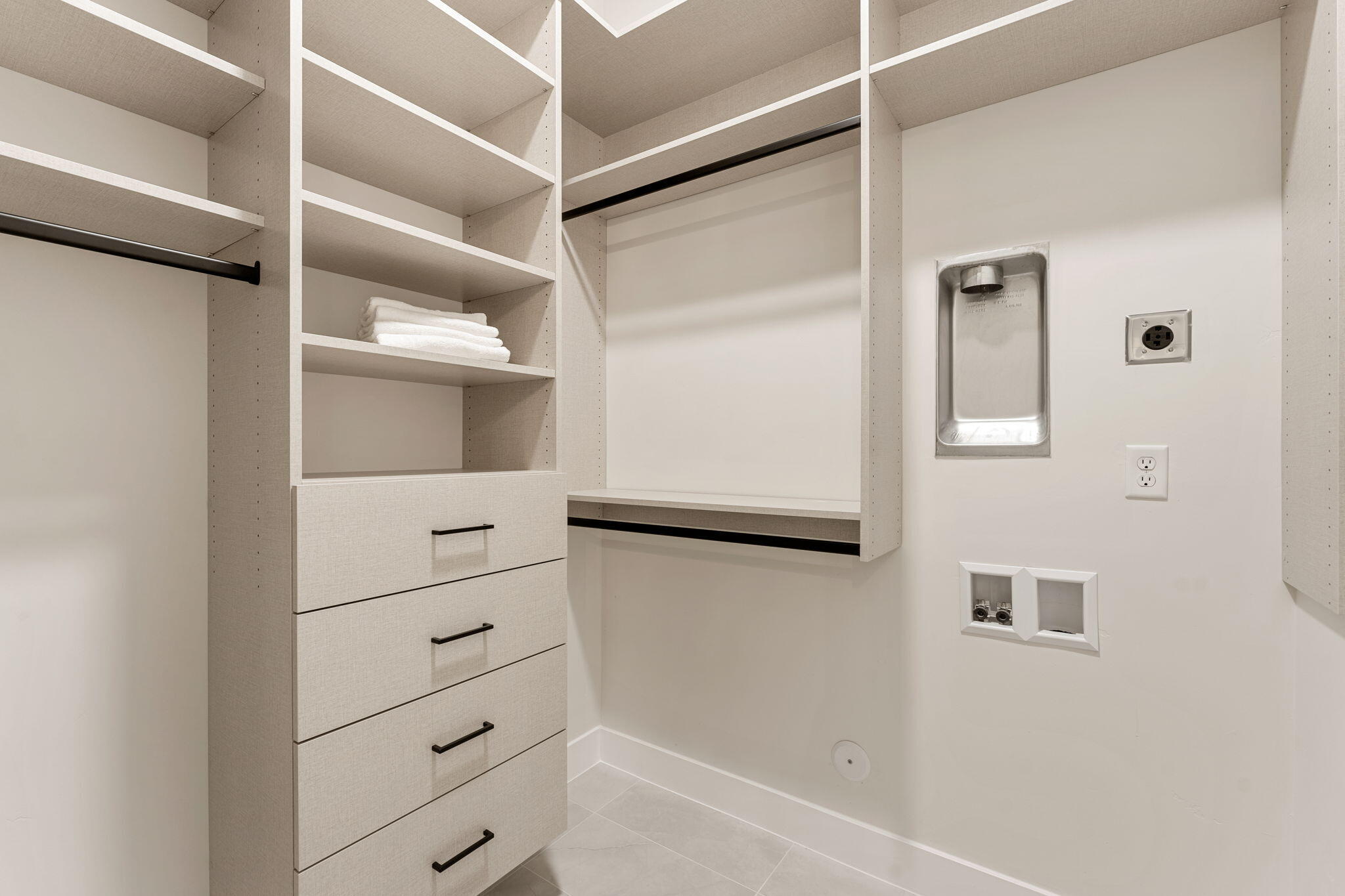 BLACK STONE - Residential