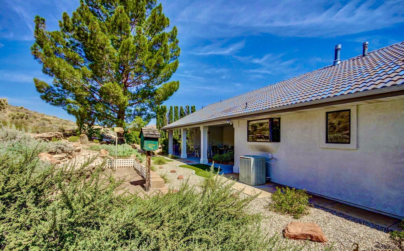 BLOOMINGTON HILLS - Residential