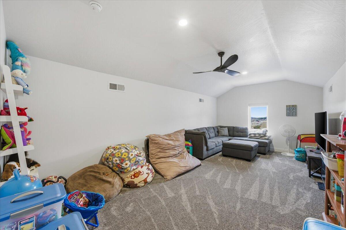 APPLE VALLEY RANCH GOOSEBERRY - Residential